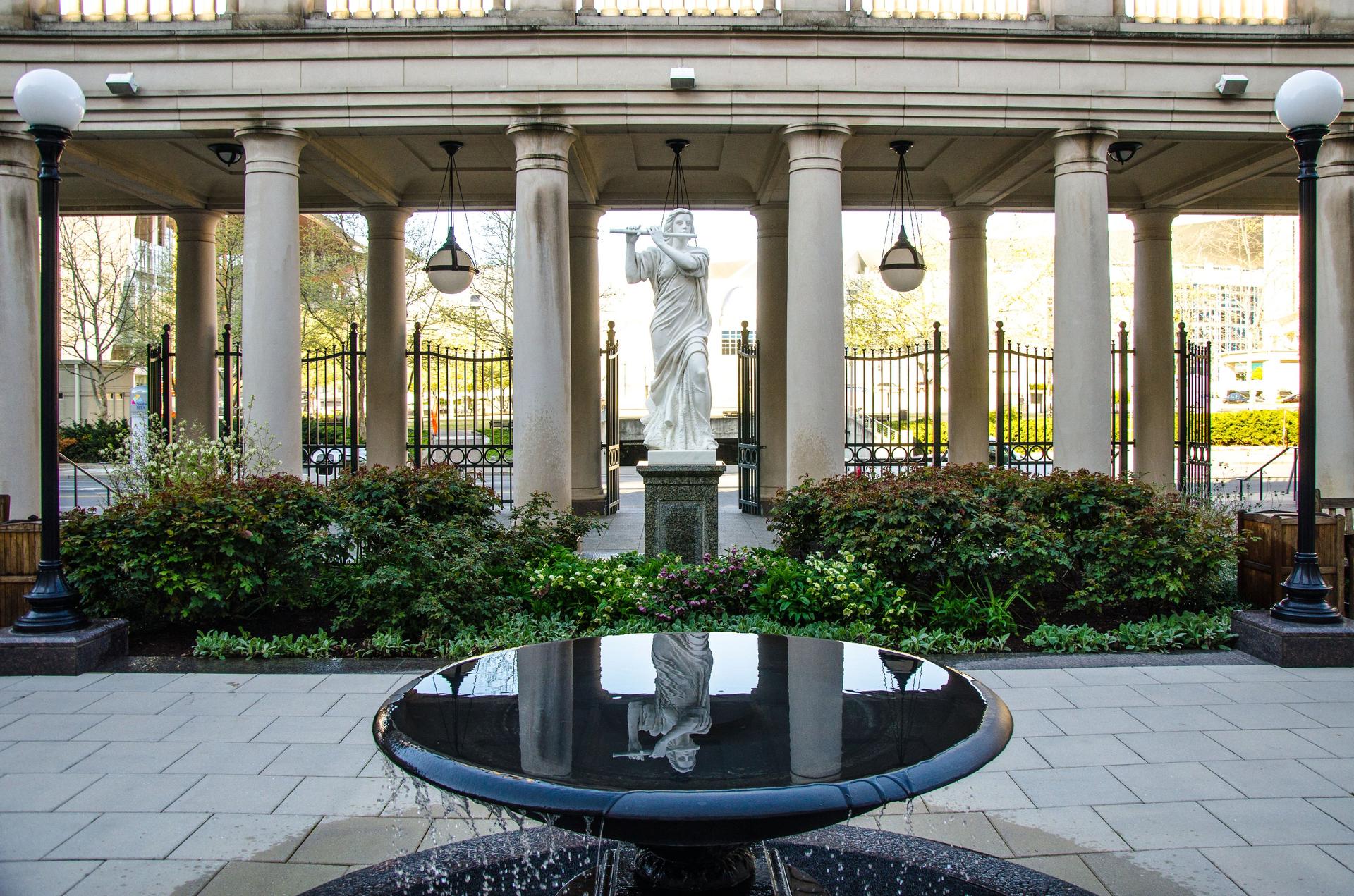 Martha Rivers Ingram Garden Courtyard