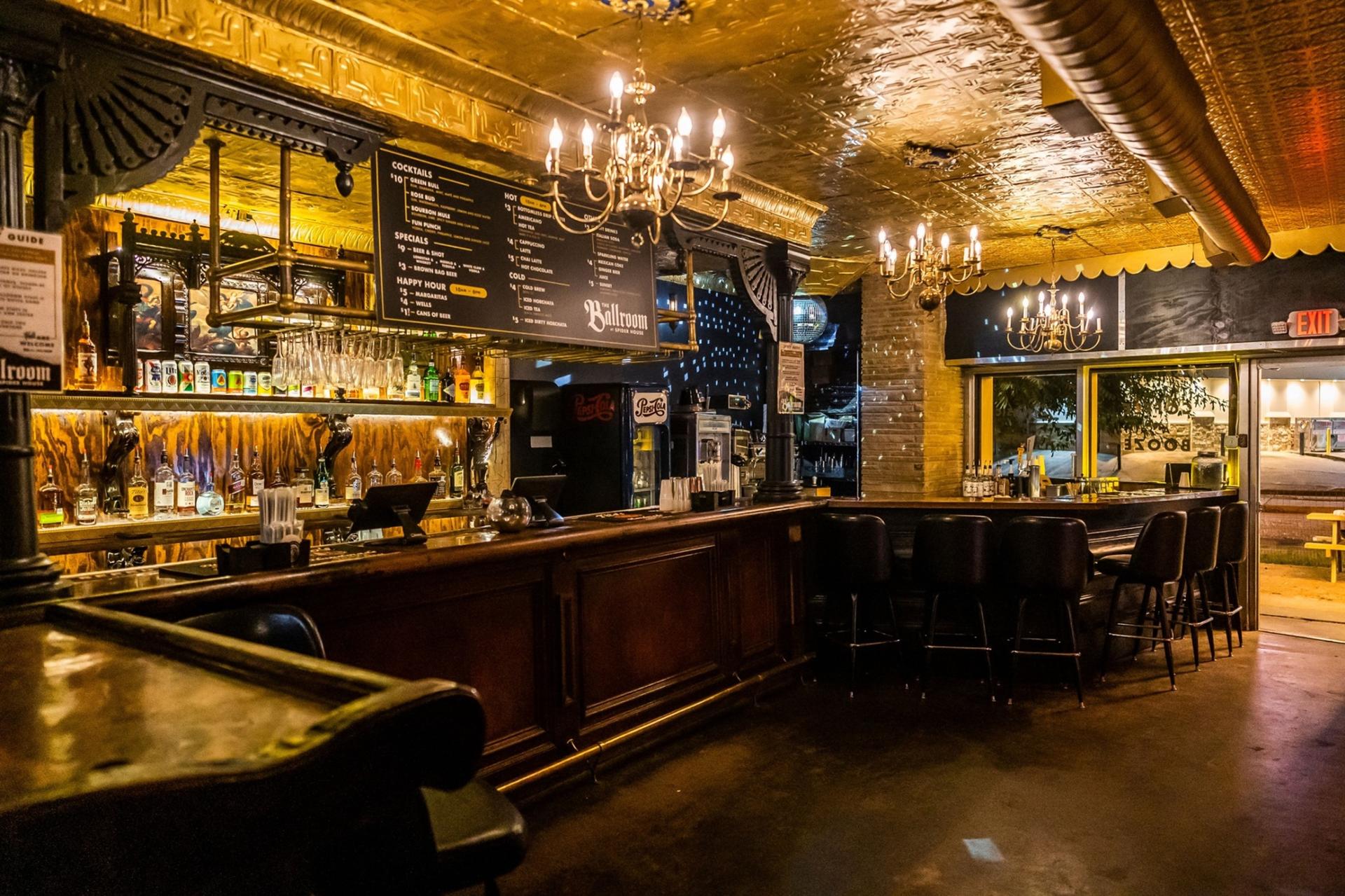 Cocktail Lounge
