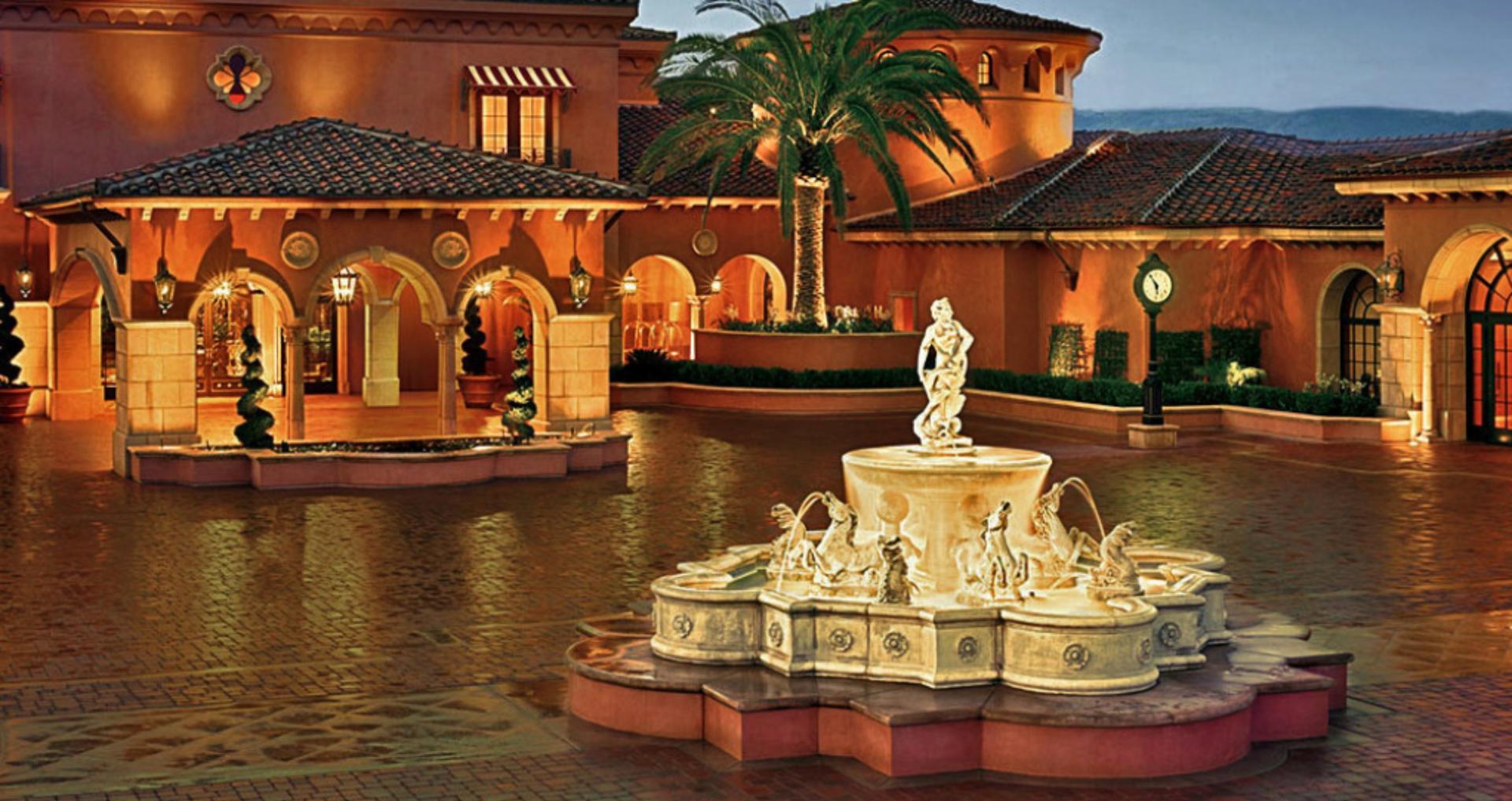 Capella Courtyard