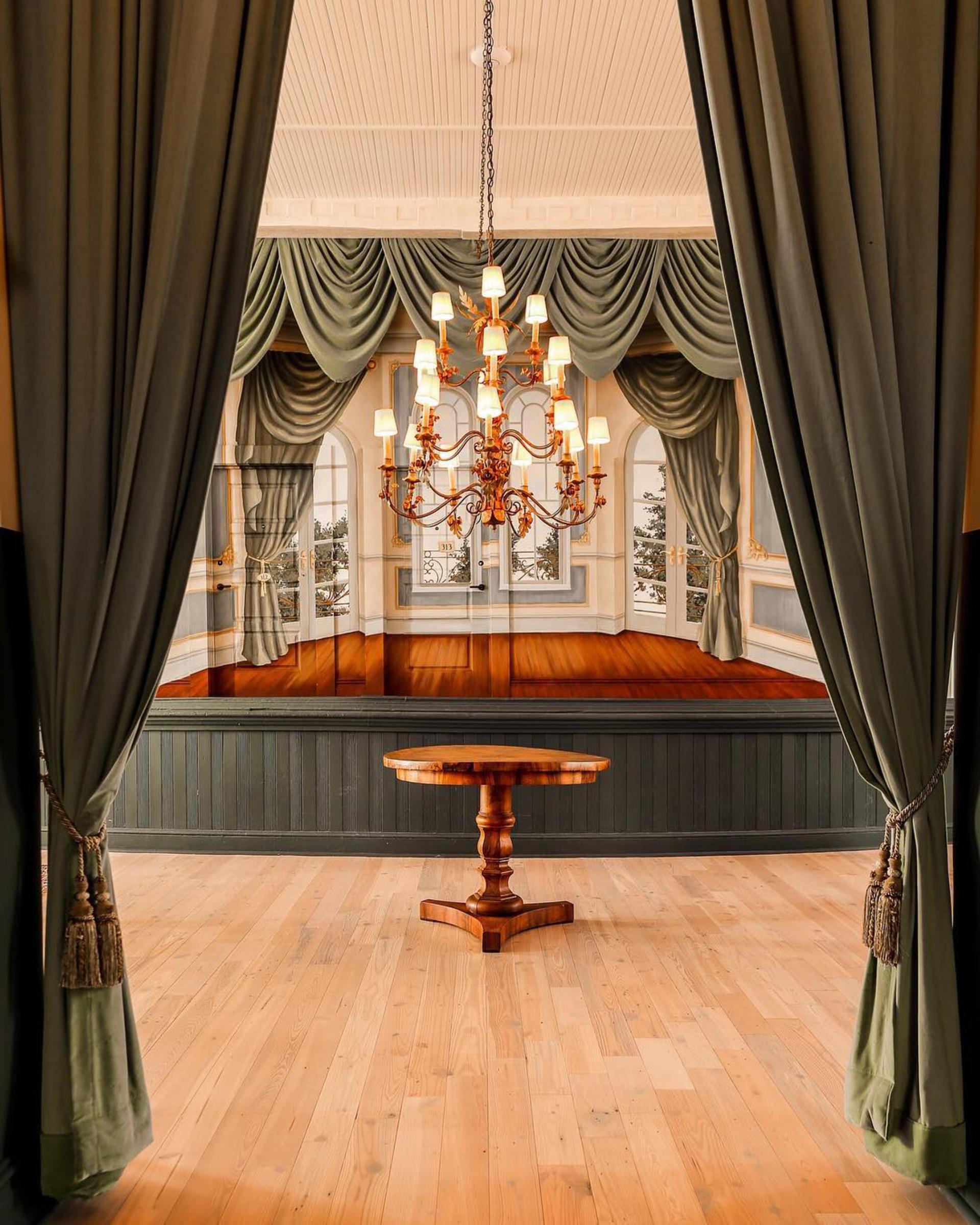 Stage Lounge