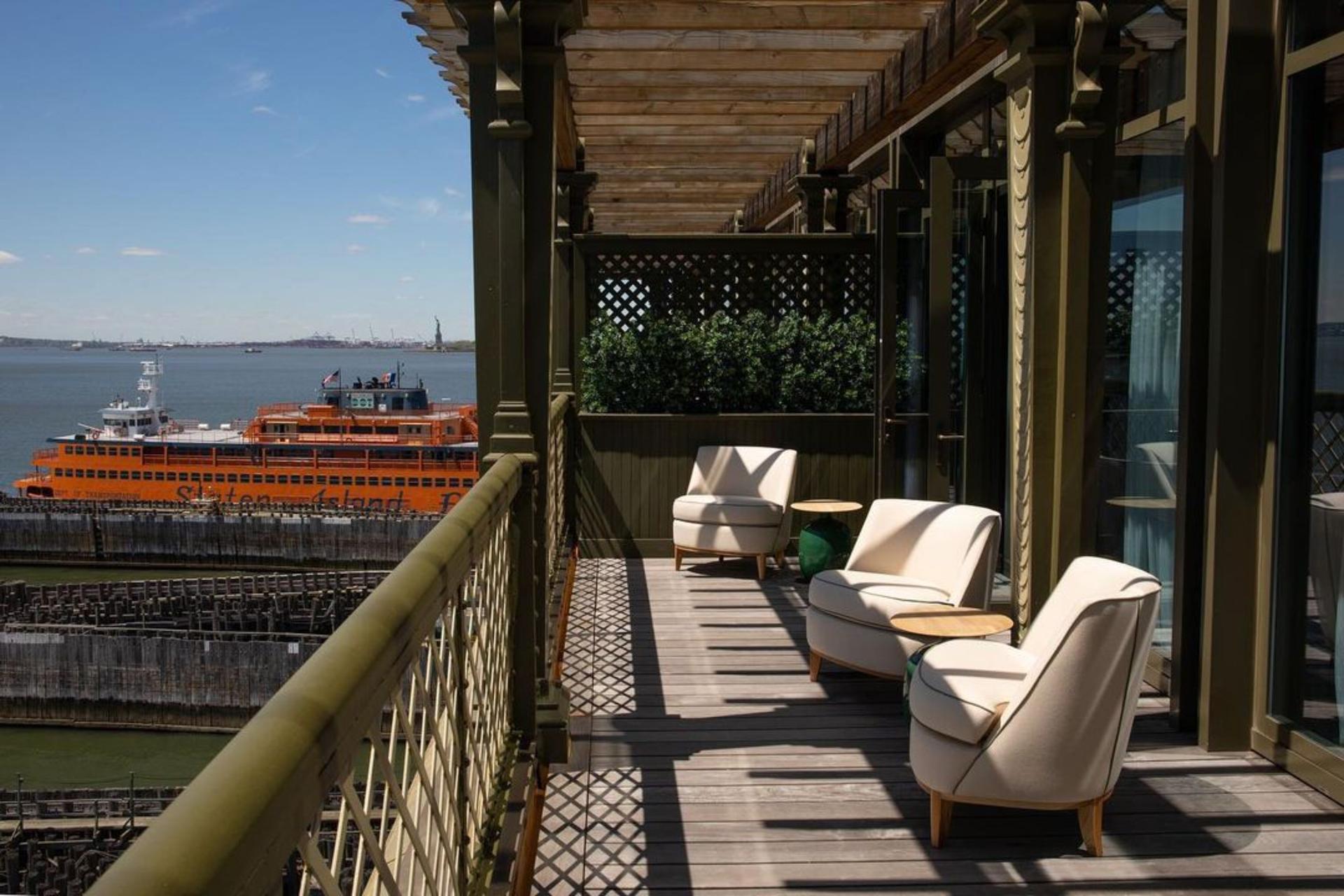 River Suite West