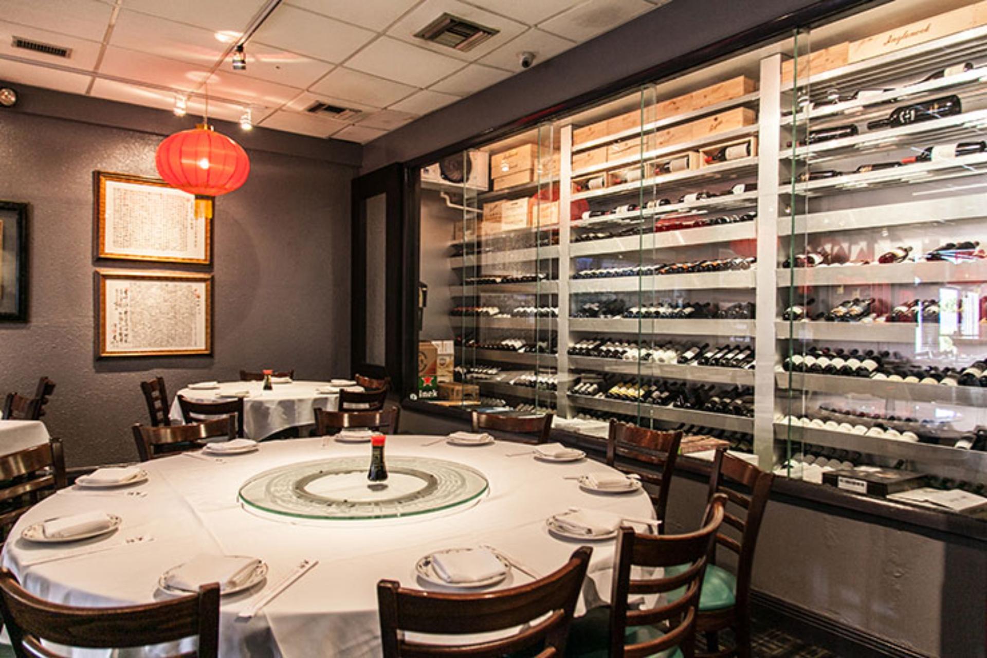 Full Service Bar Dining Room