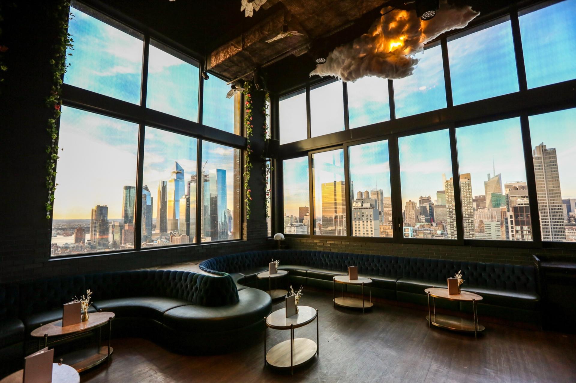 38th floor Indoor Lounge