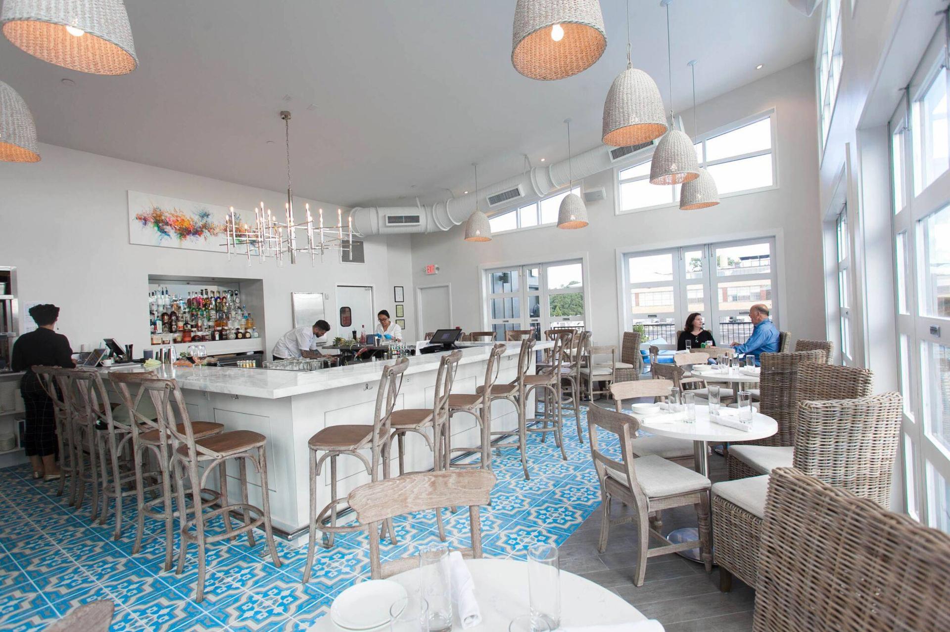 Bazati's L-Bar and Lounge