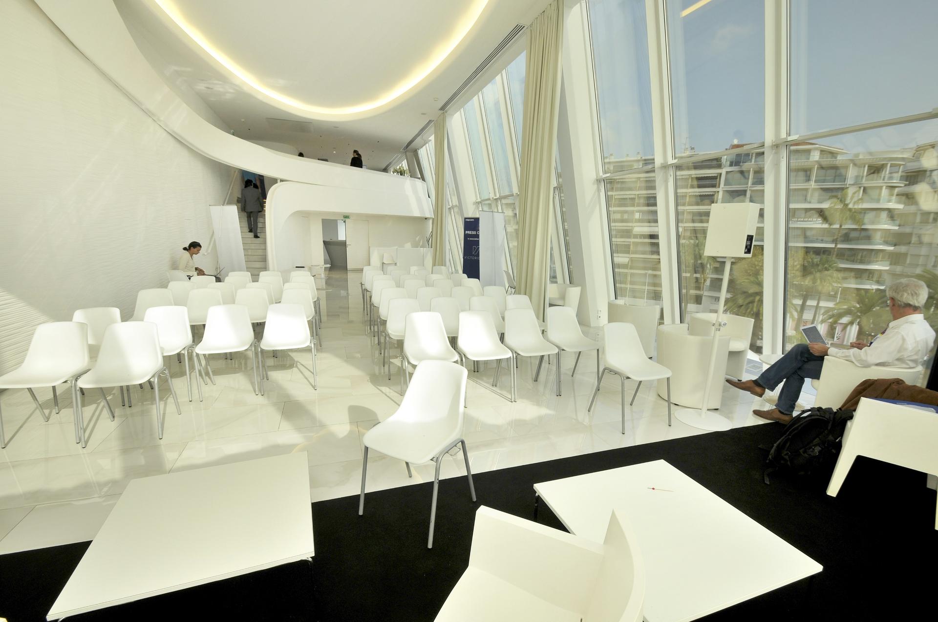 Pierre Viot Lounge