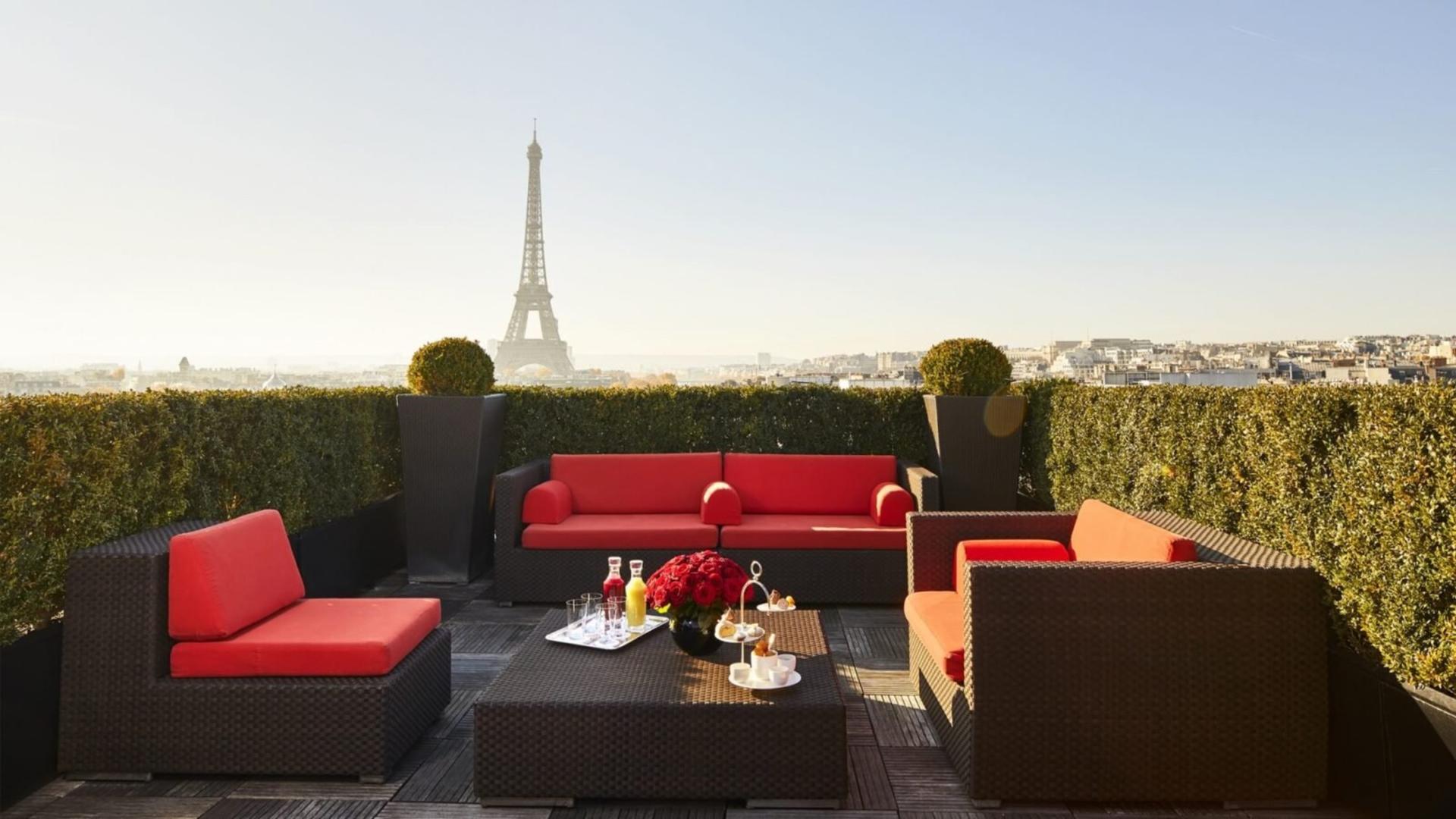 Signature Eiffel Suite