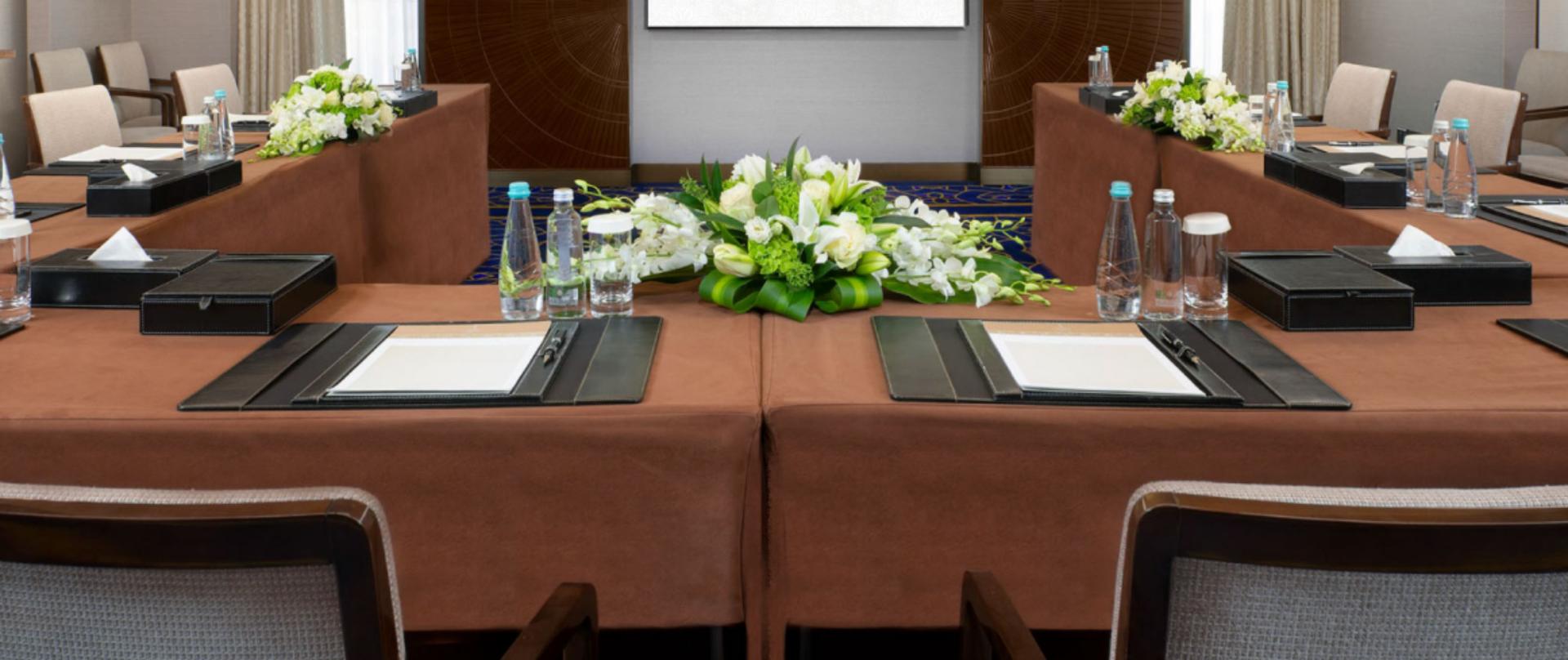 Al Majlis (1+2)