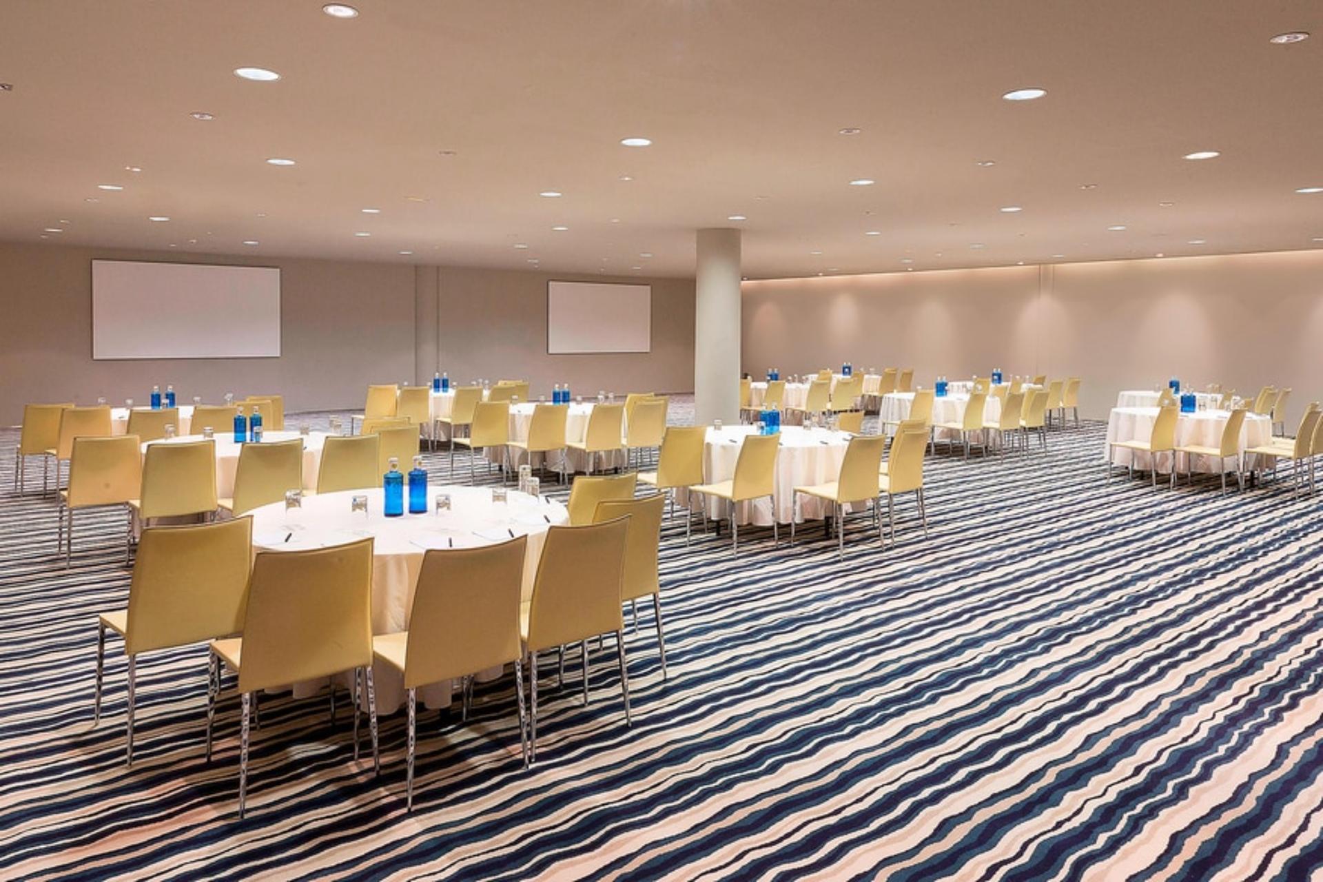 Mega Room