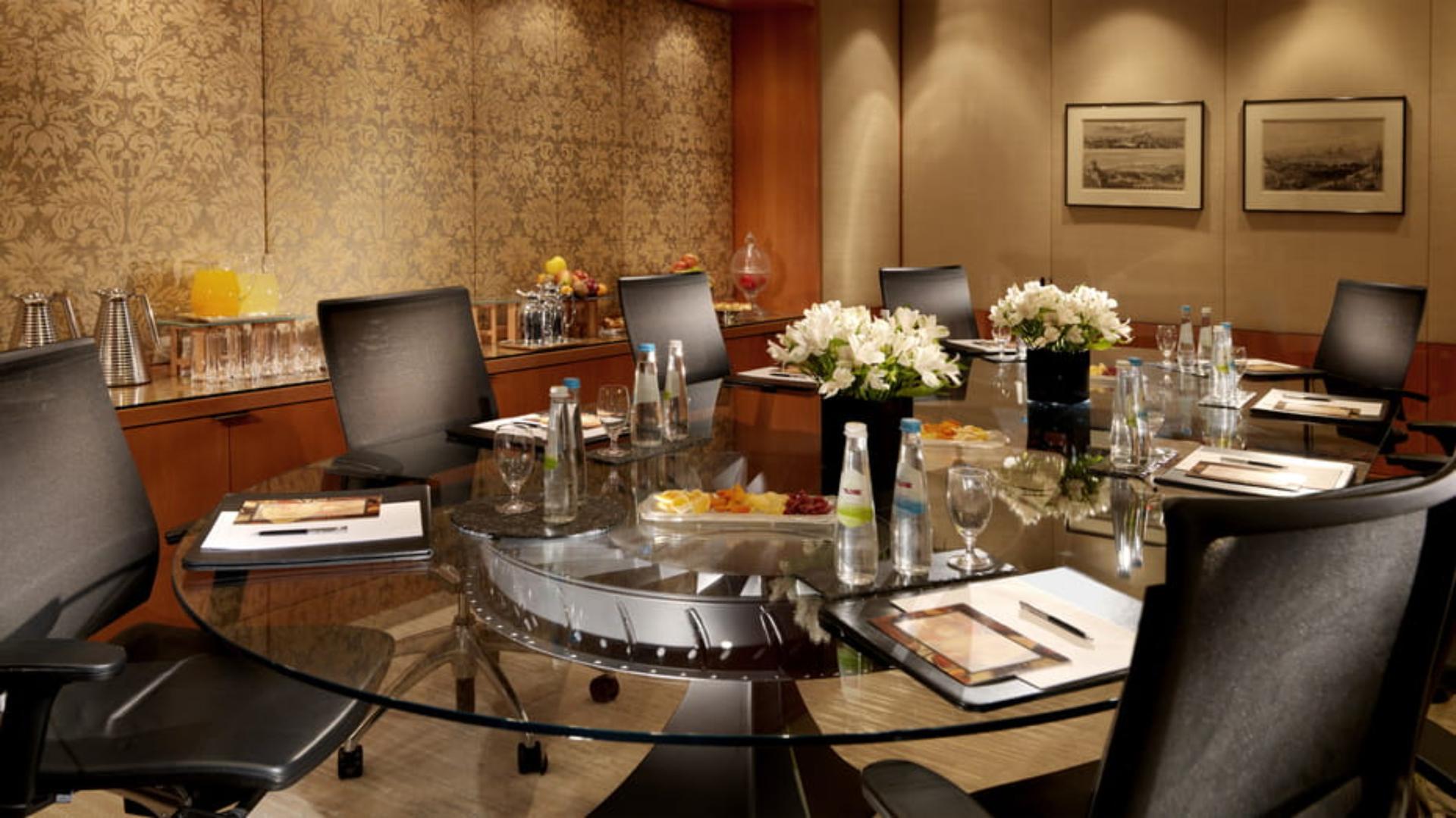 Spiga Boardroom