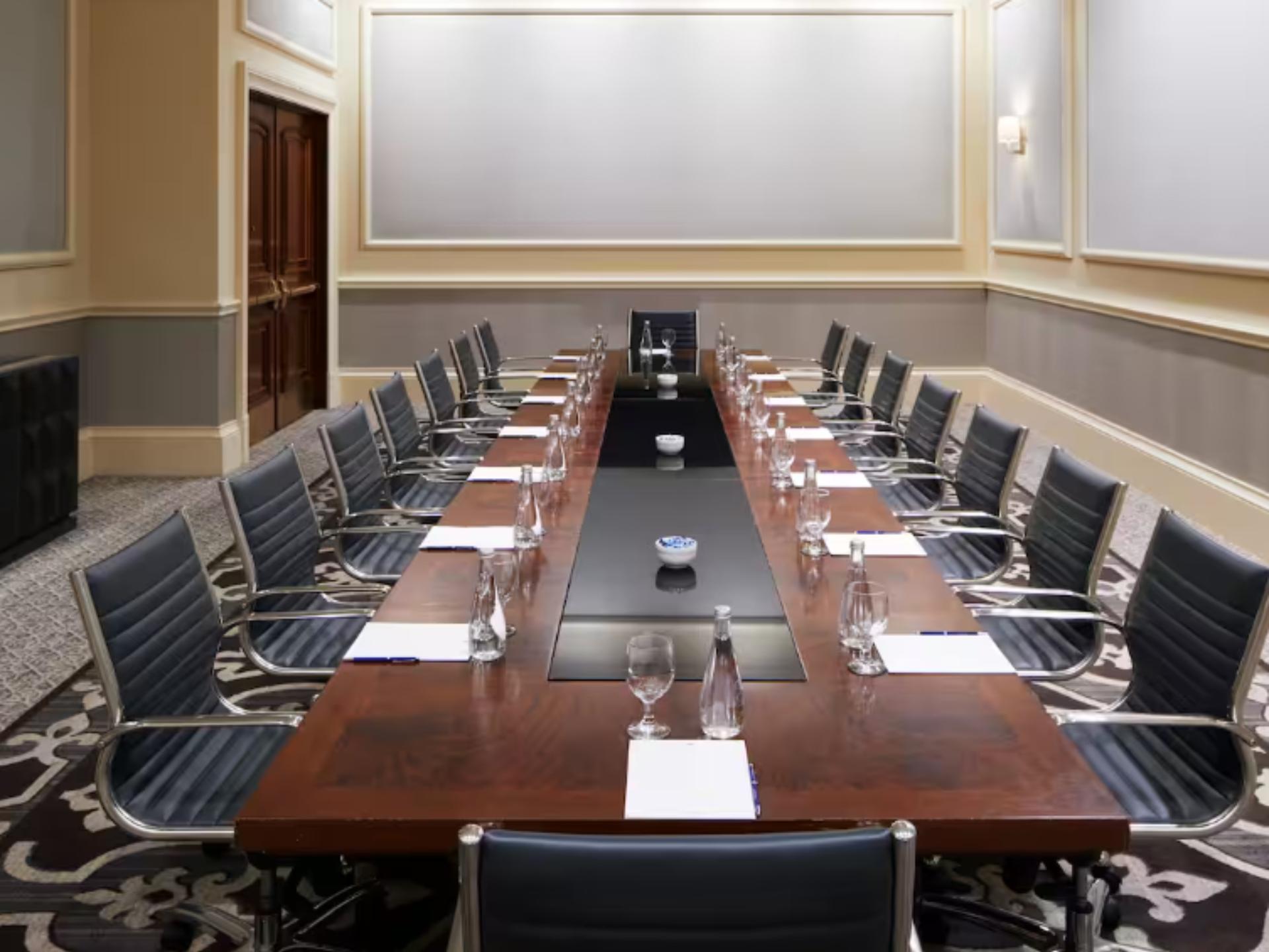 Napoli Boardroom