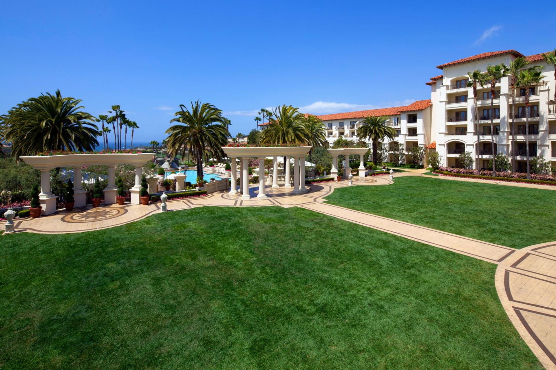 Grand Lawn