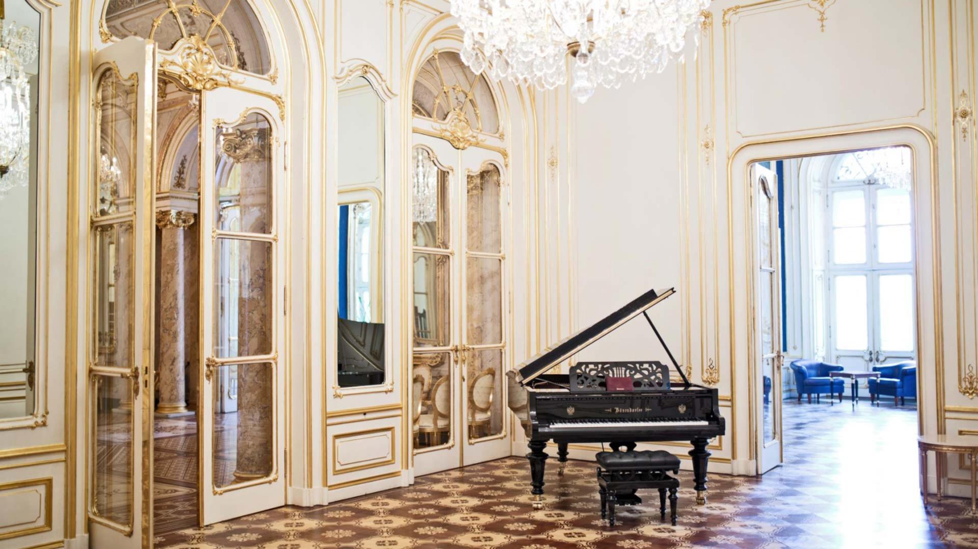 Marie Antoinette Salon