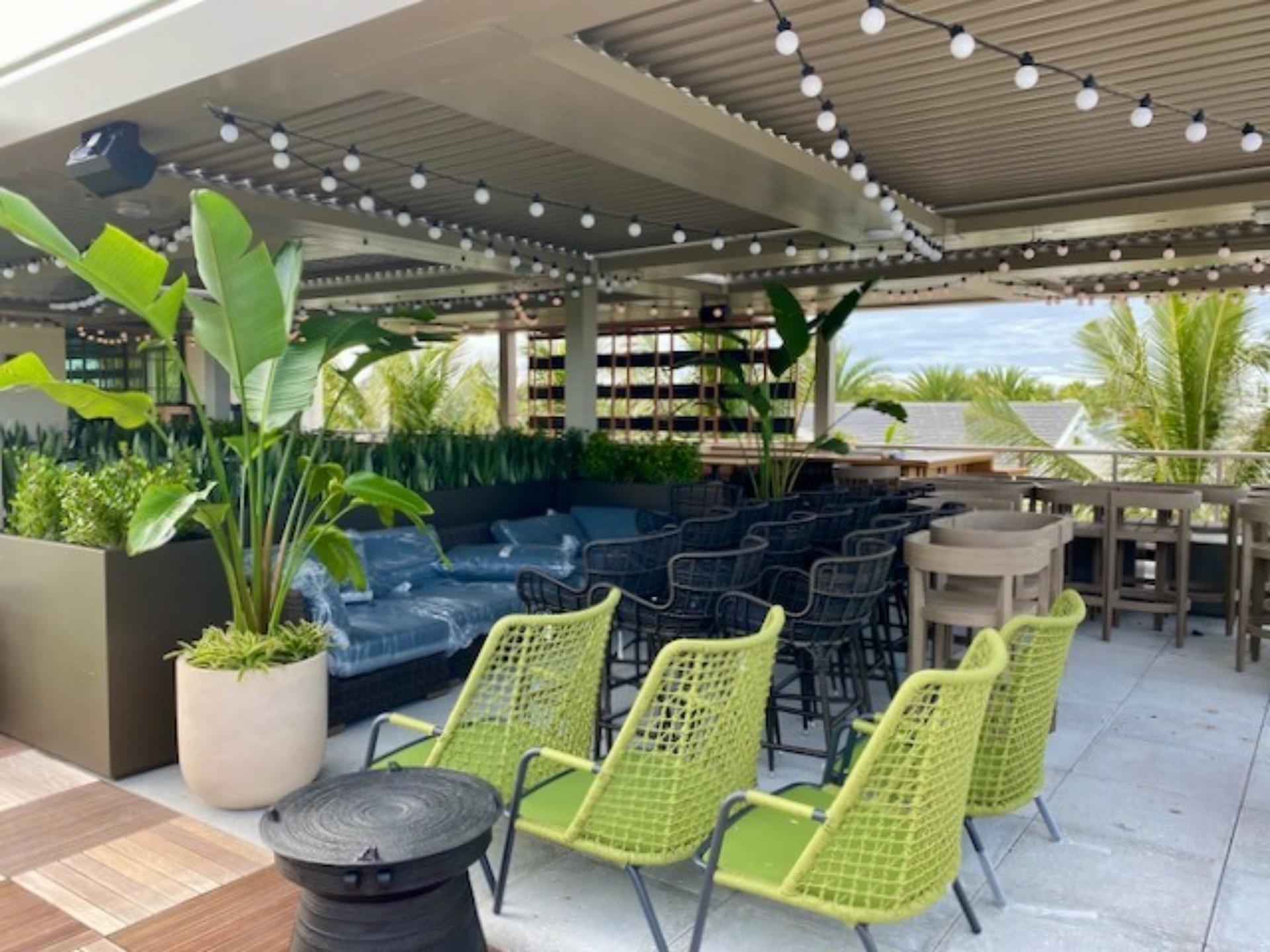 Middle Lounge