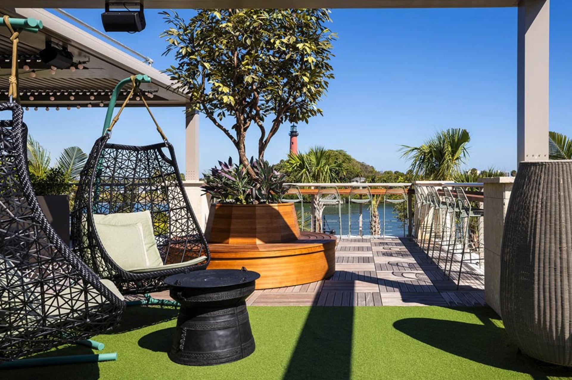 Waterfront Lounge