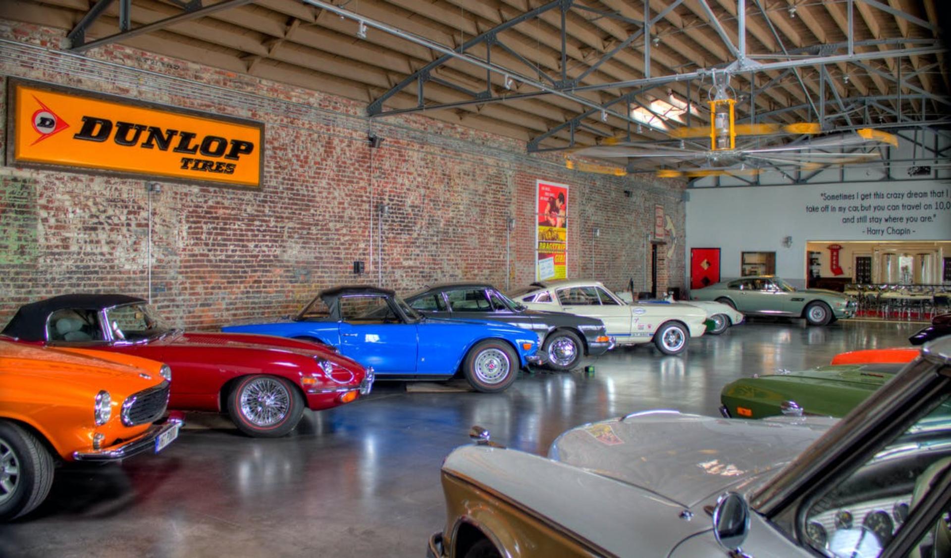 The Garage & Lounge at 800