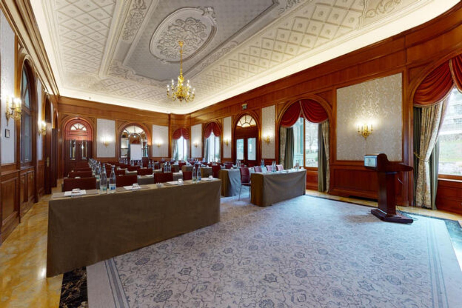 Salon Arcades