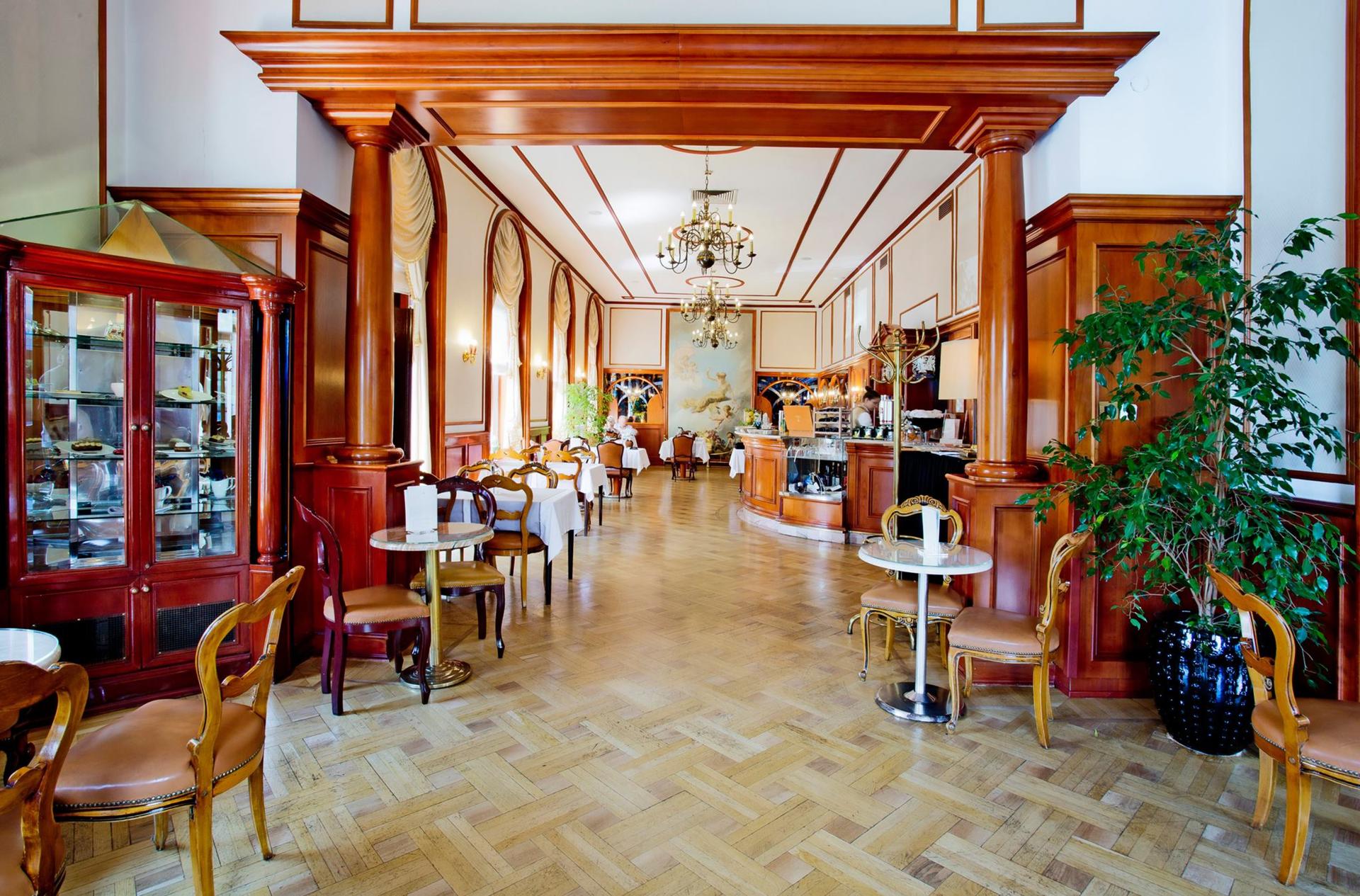 Kavana Palace