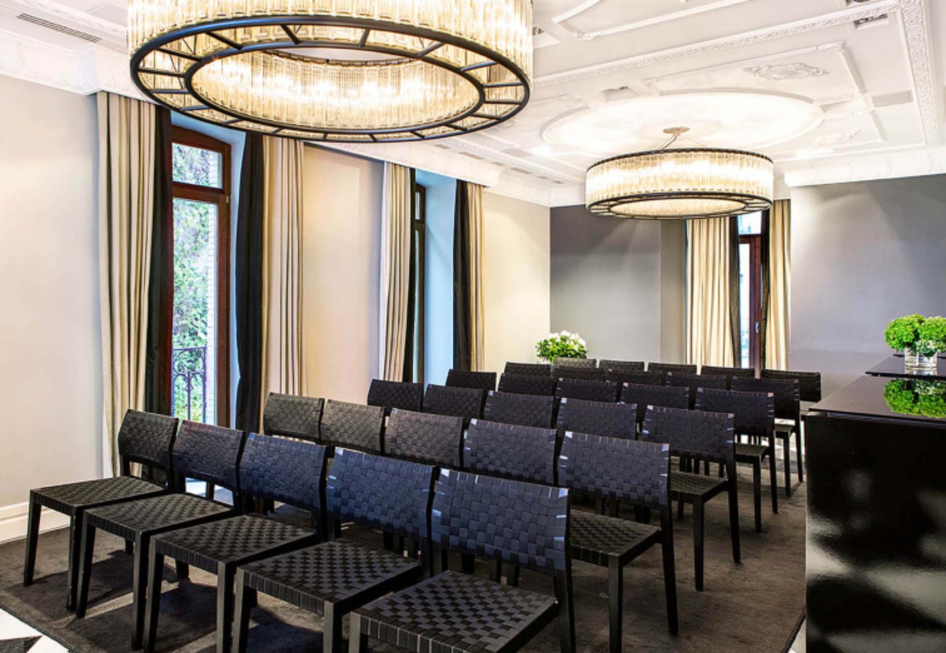 Lounge Meeting Room