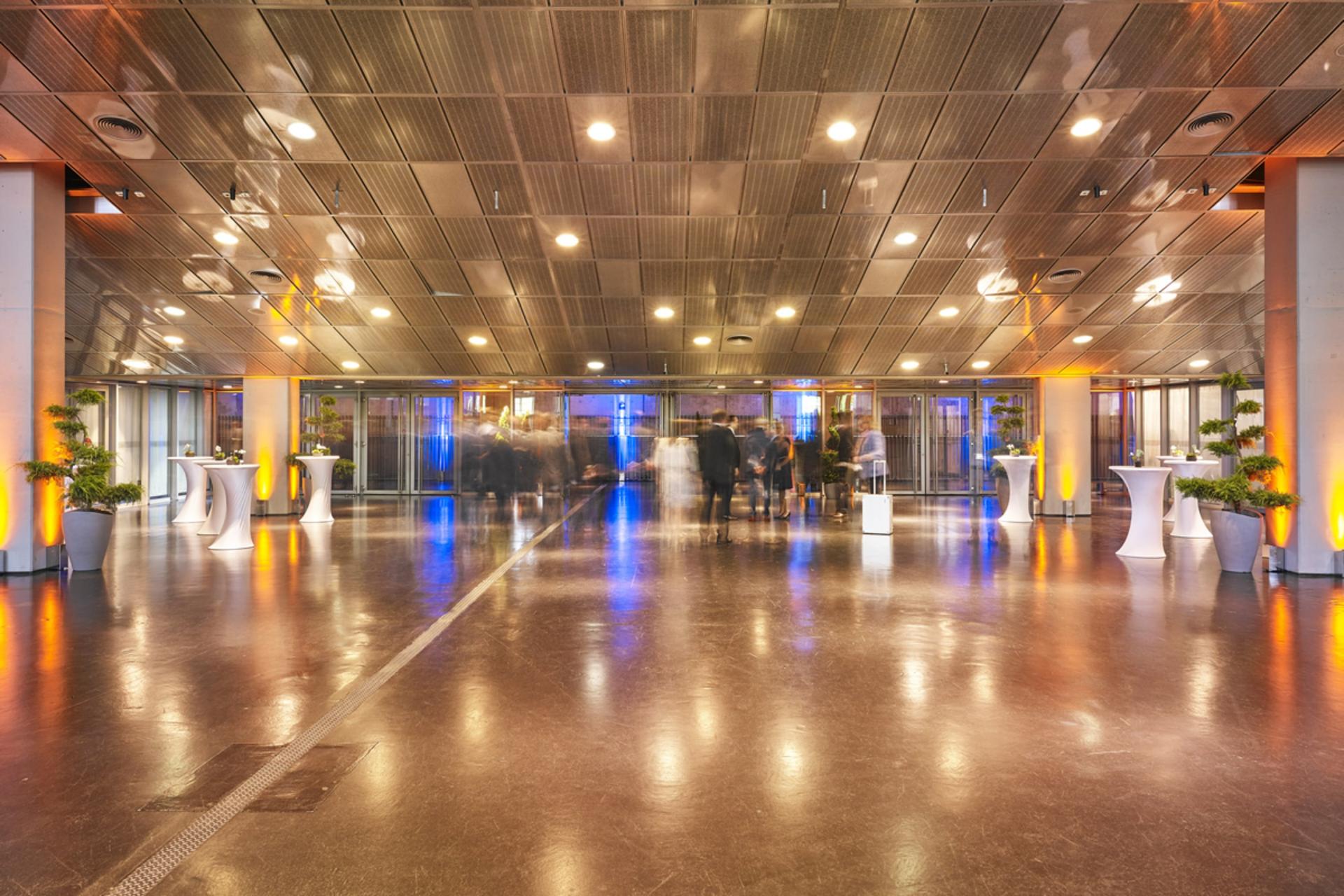 Restaurant Foyer