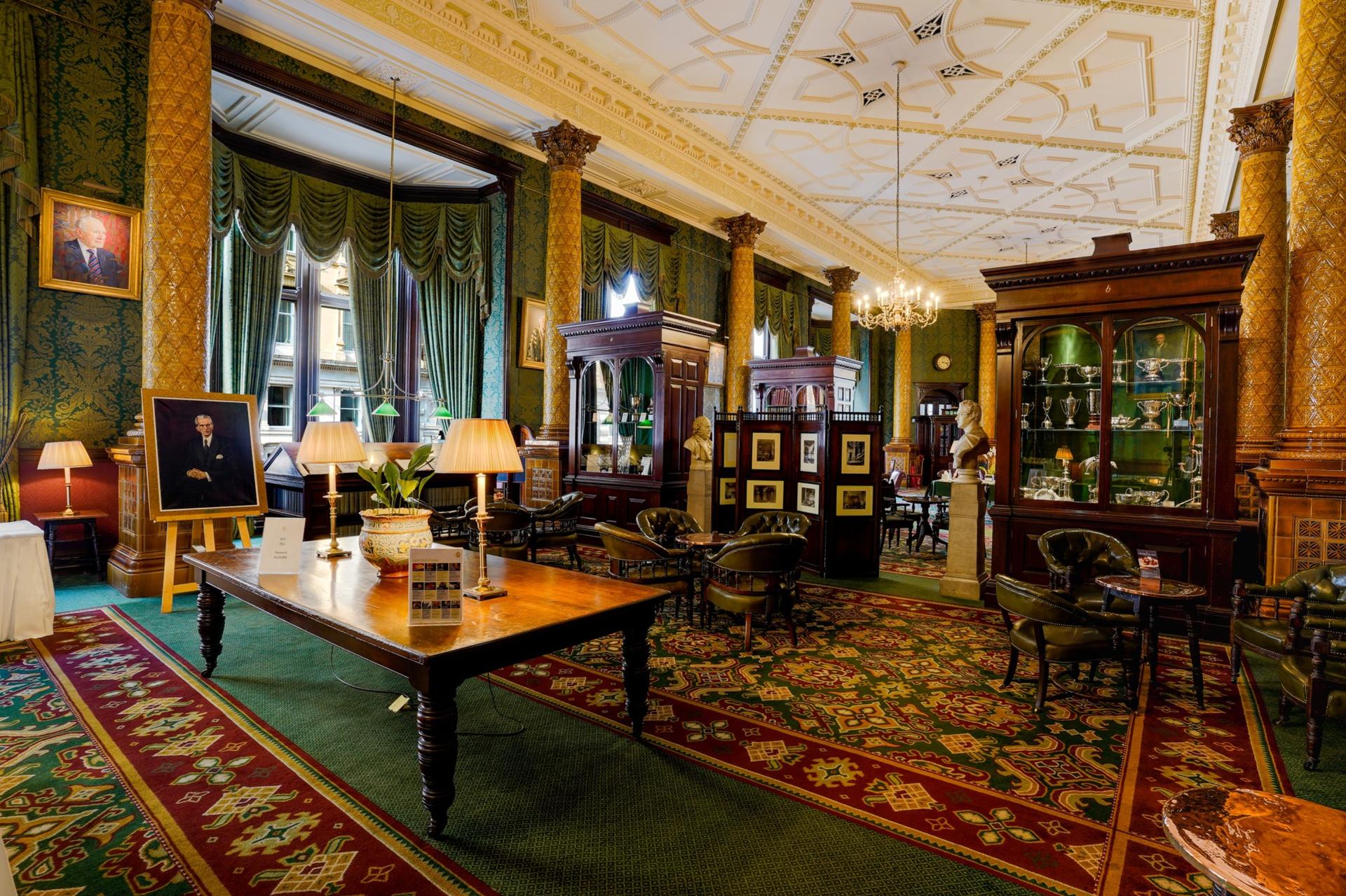 Smoking Room 