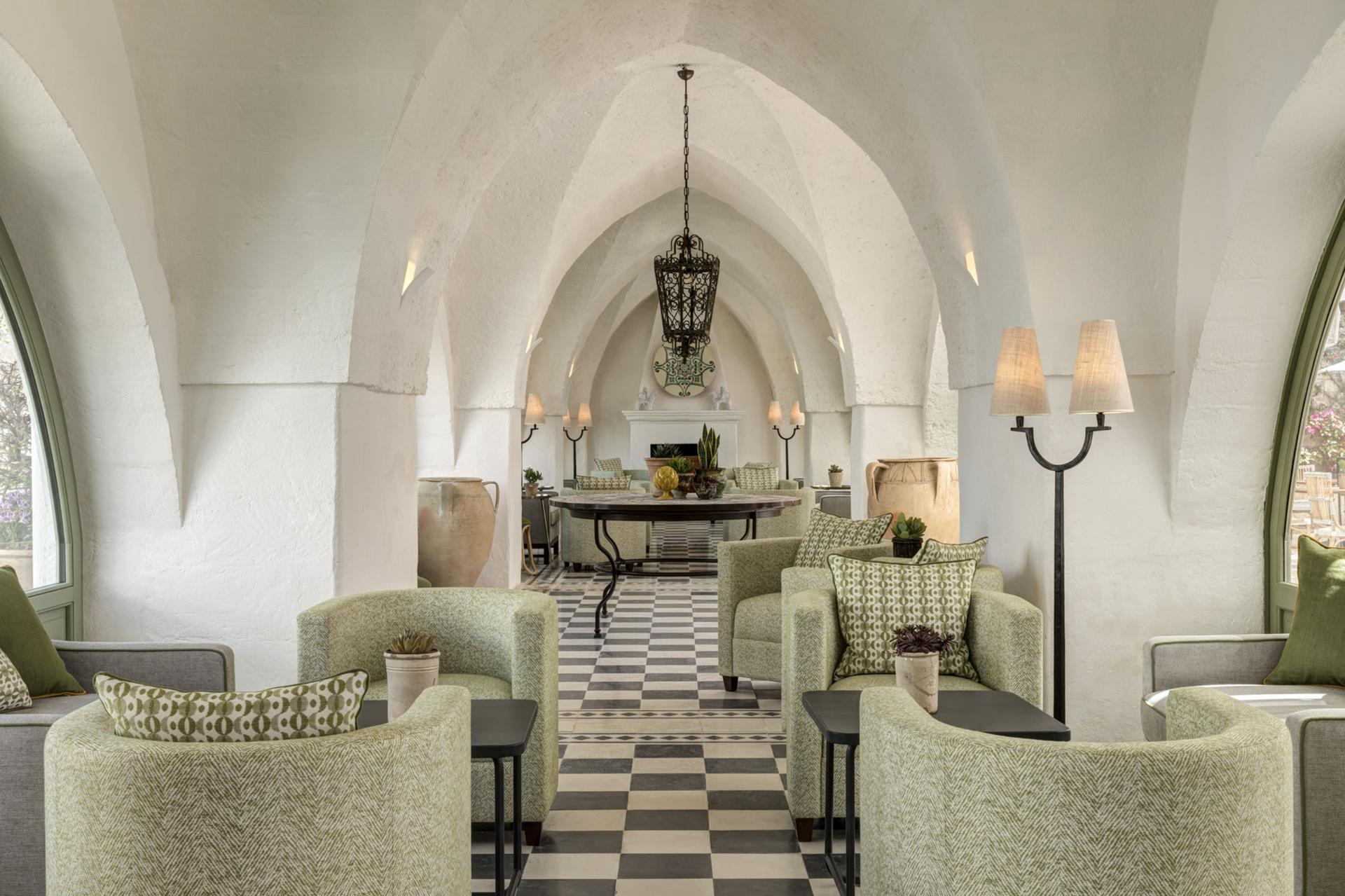 Bougainvillea Bar