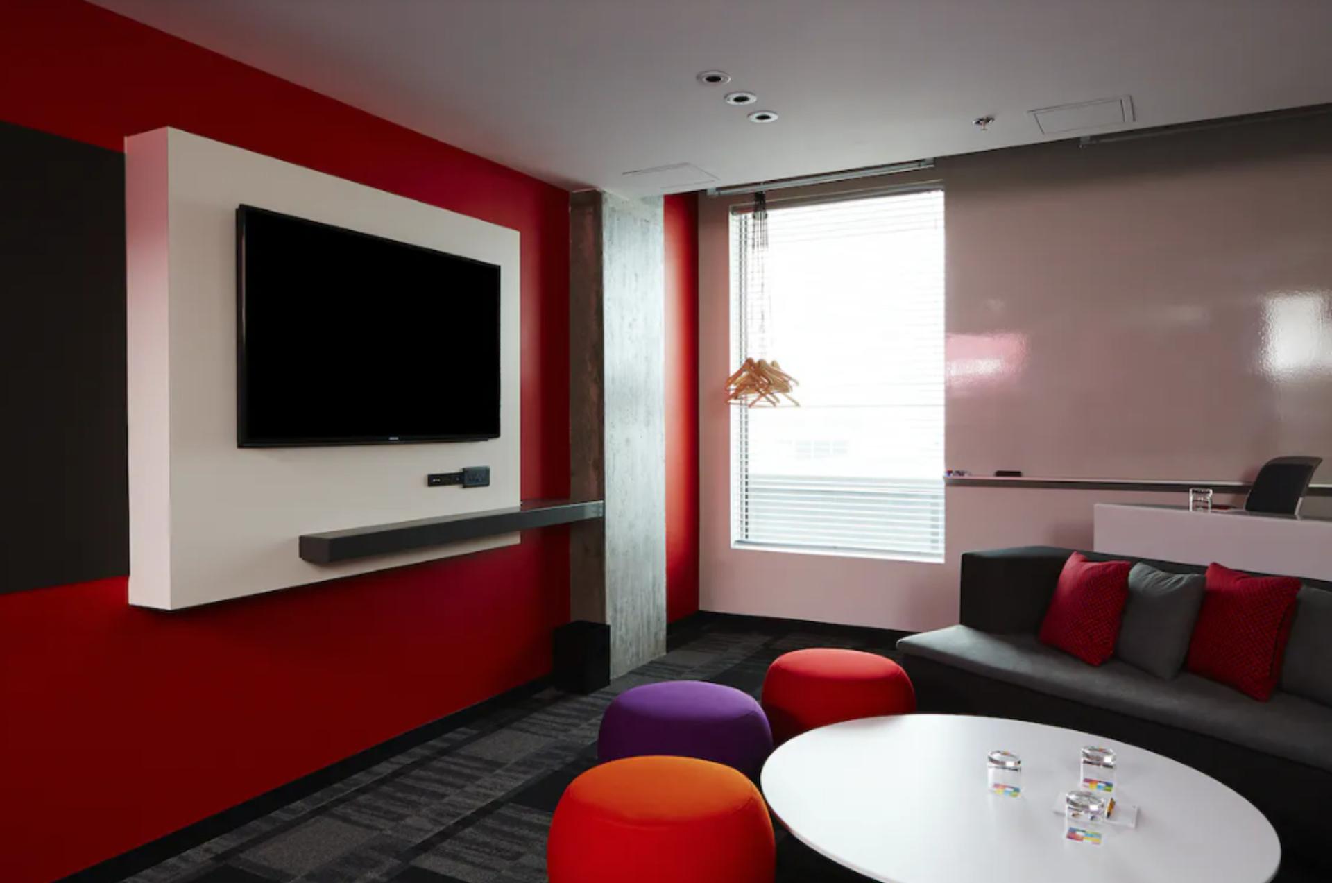 Red Creative Lounge