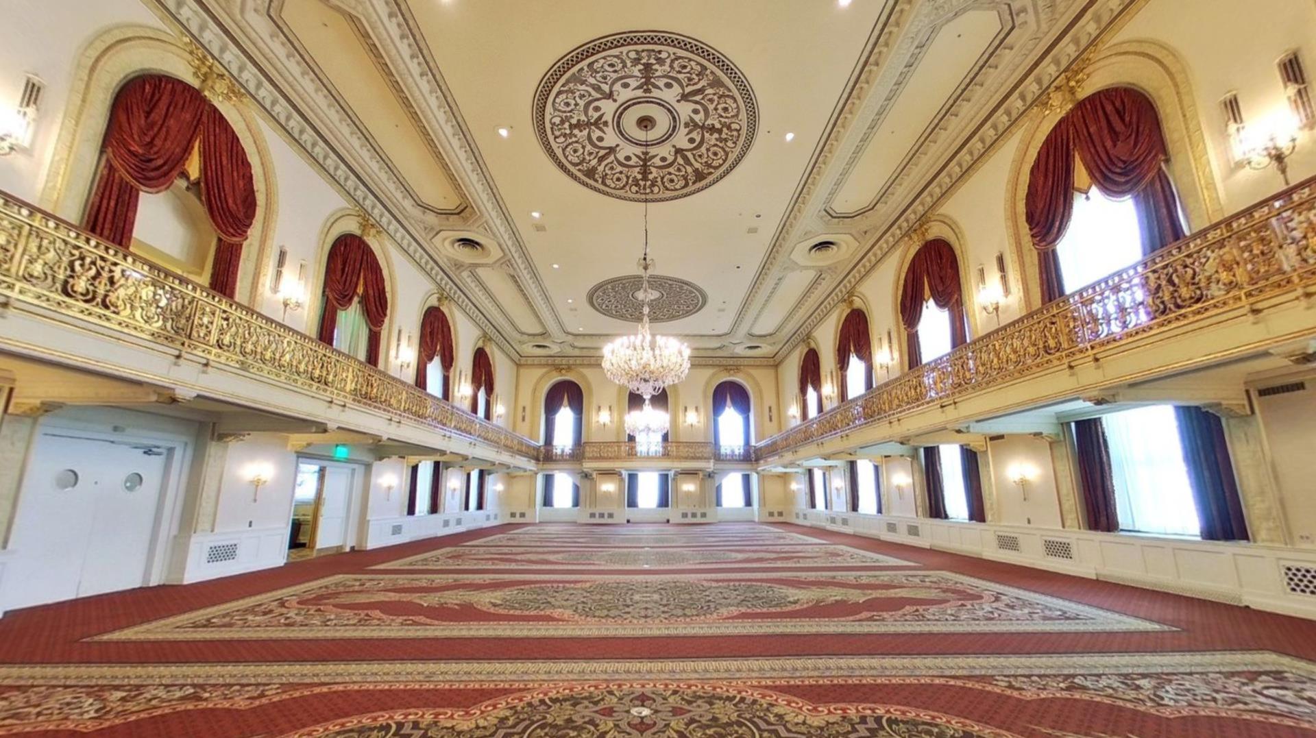 Ballroom w/ Balcony
