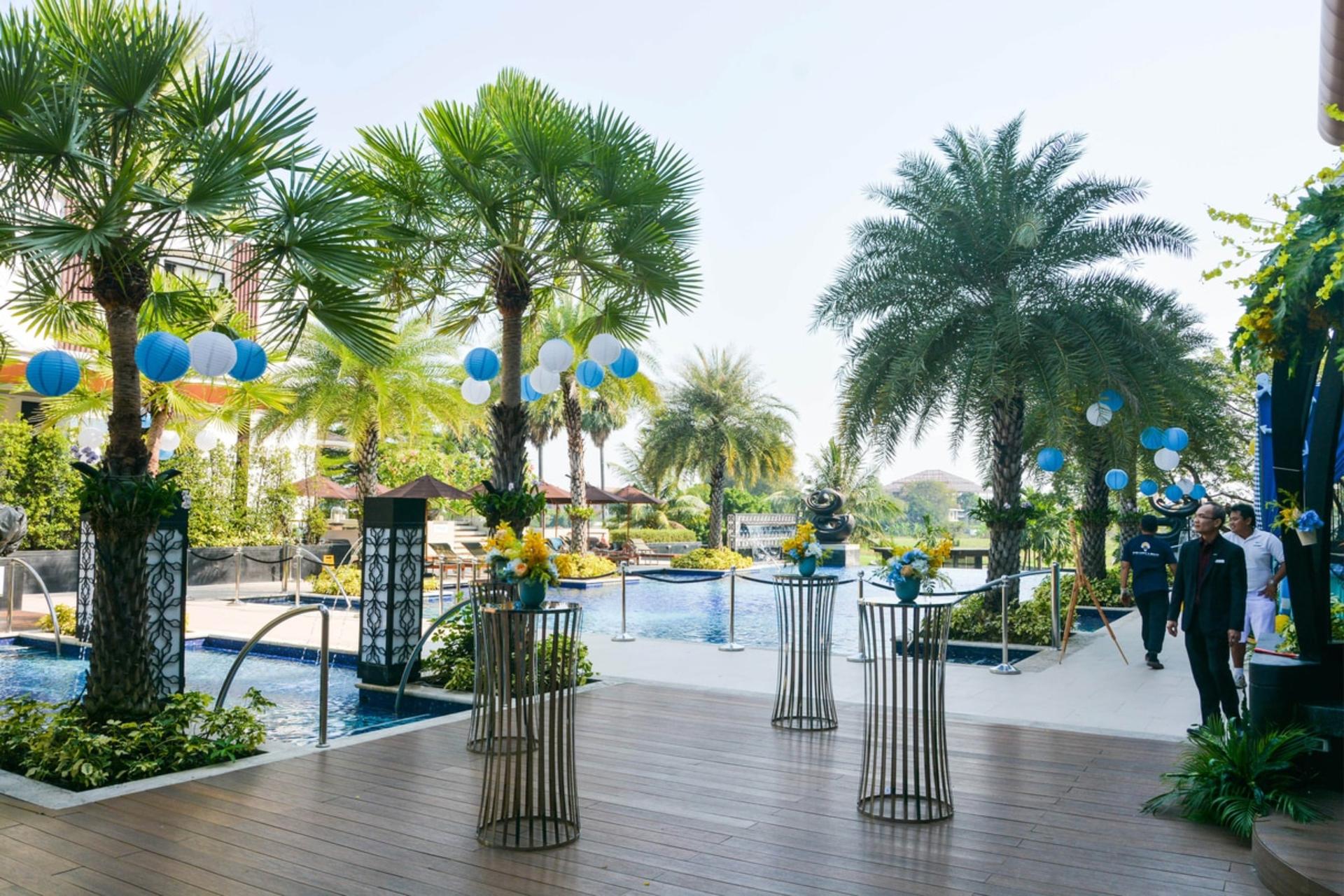 Grande Foyer + Poolside