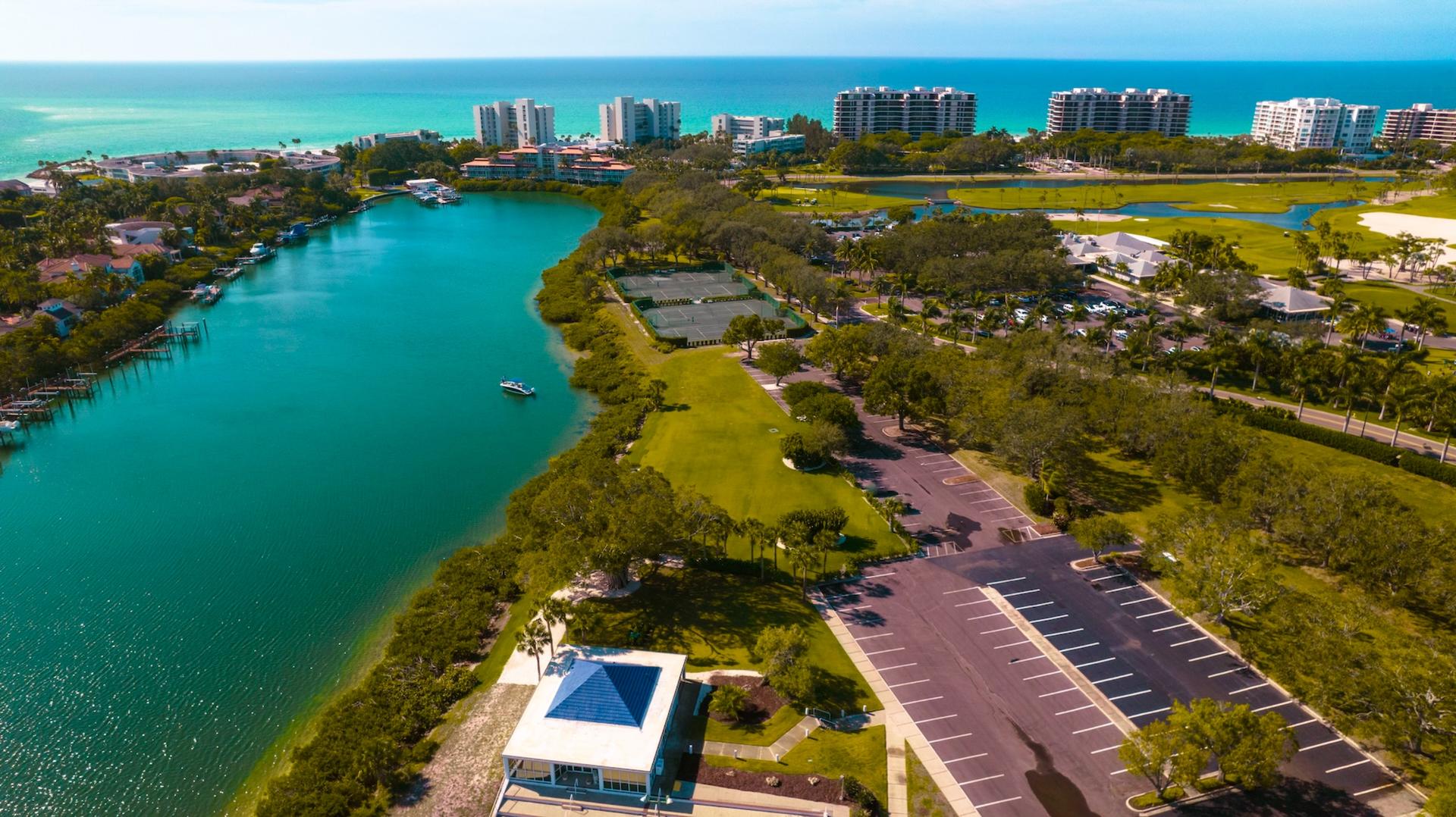 Lagoon Lawn