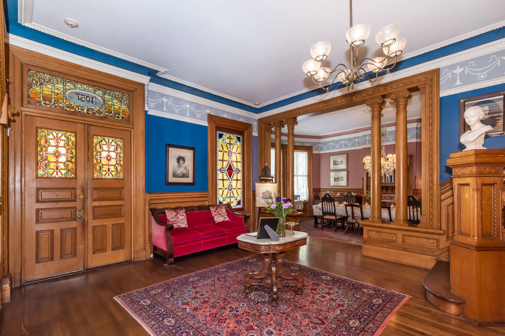 Chateau Tivoli Bed and Breakfast