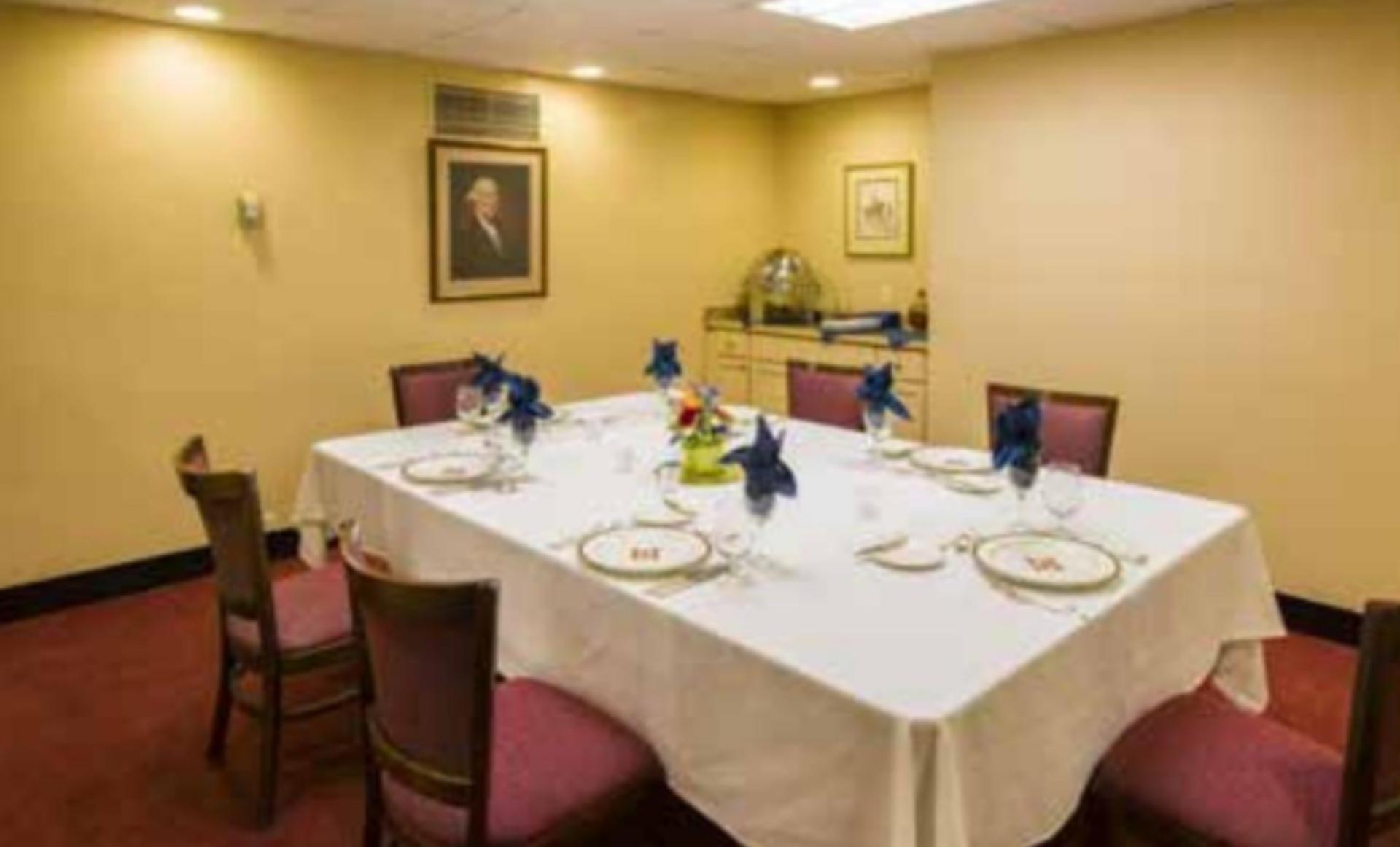 Laclede/Washington Room