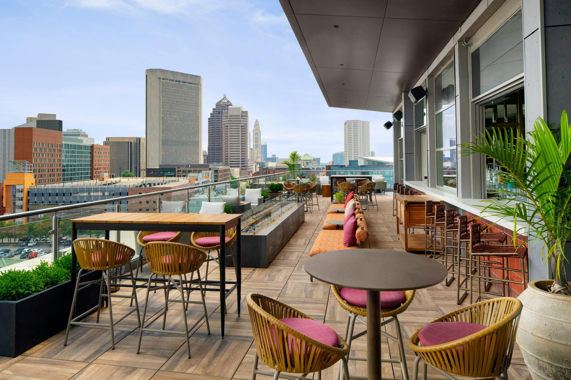 Lumin Sky Bar & Kitchen