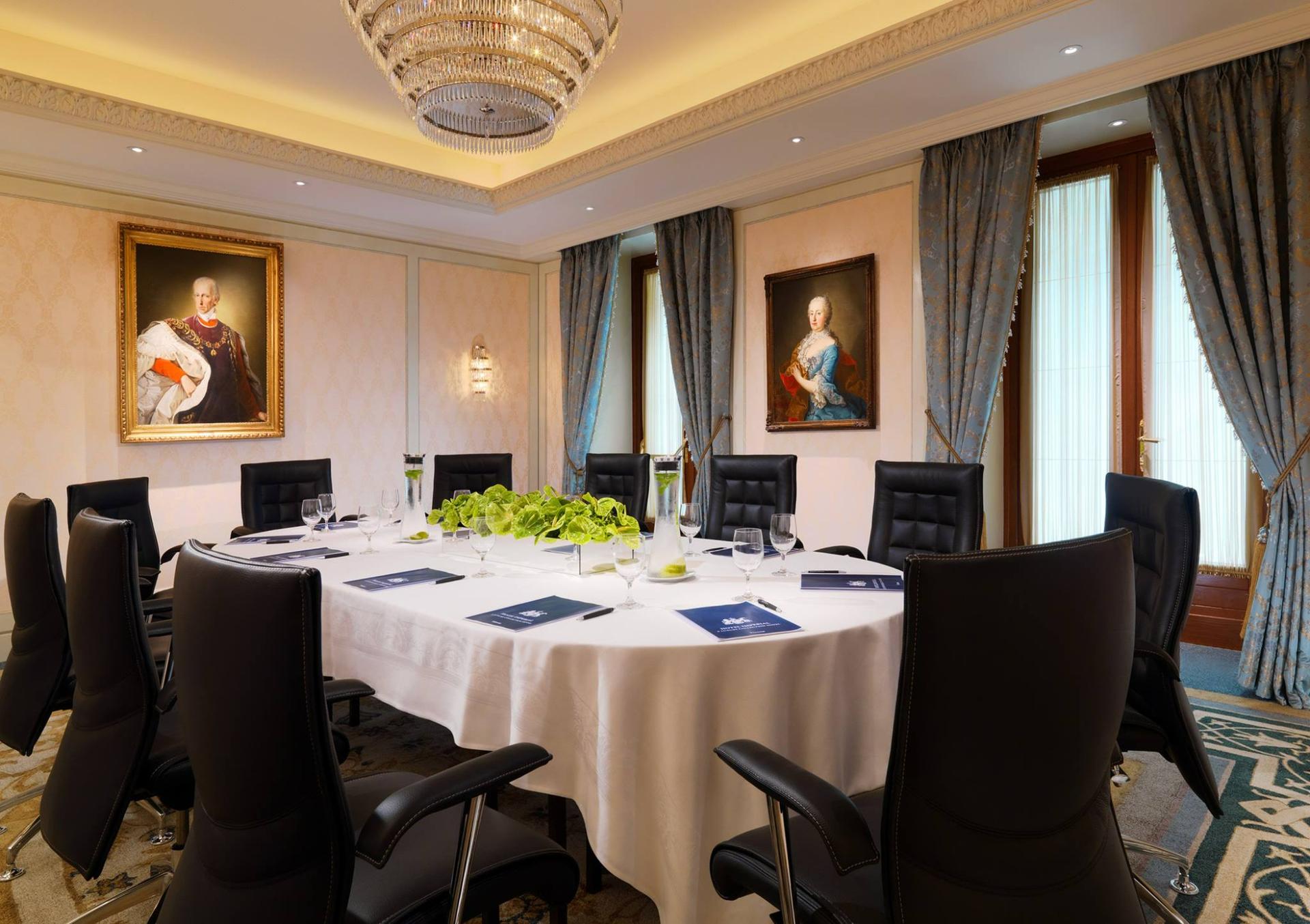 Salon Maria Theresia