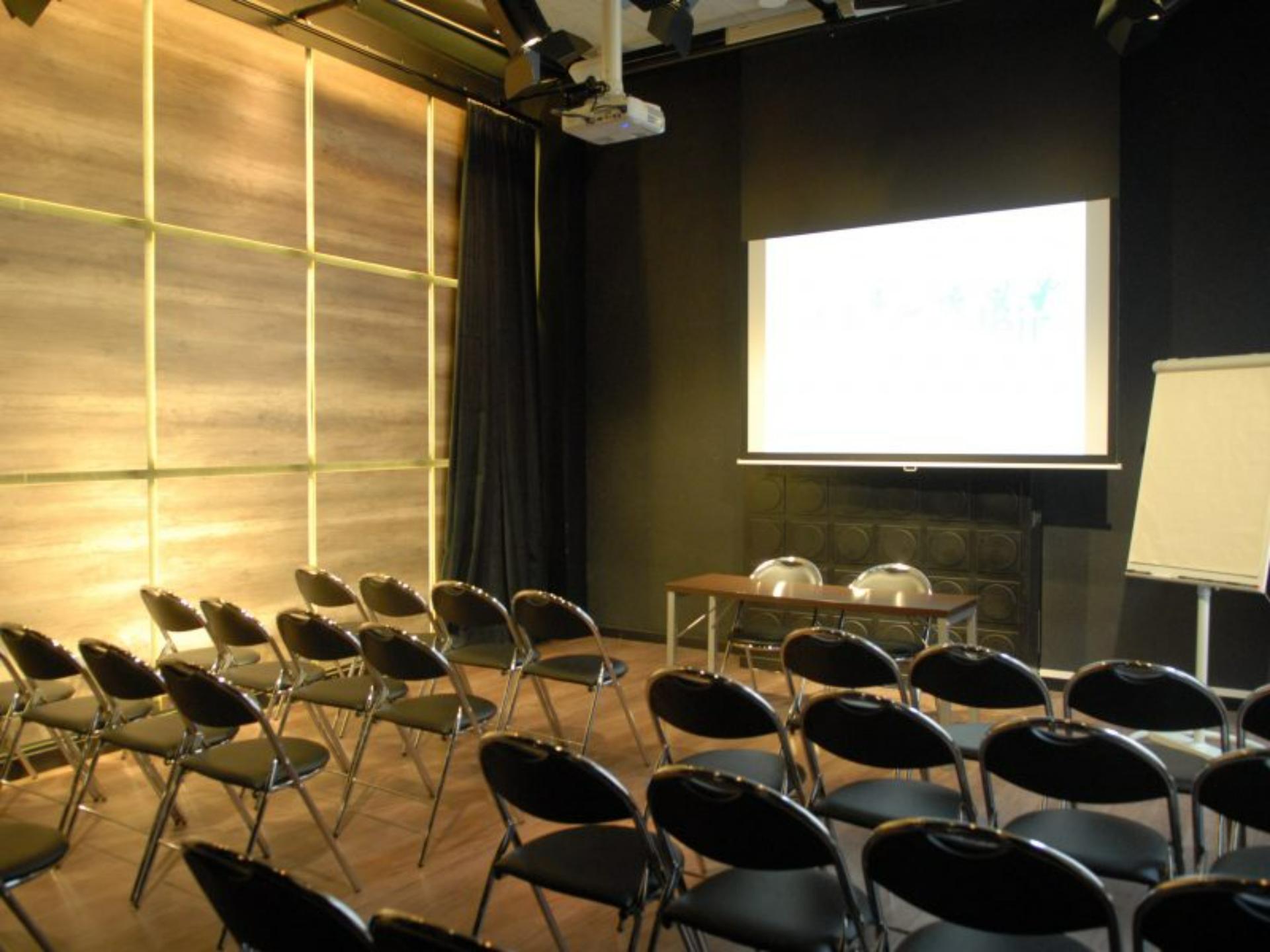 Julien Vrebos Room
