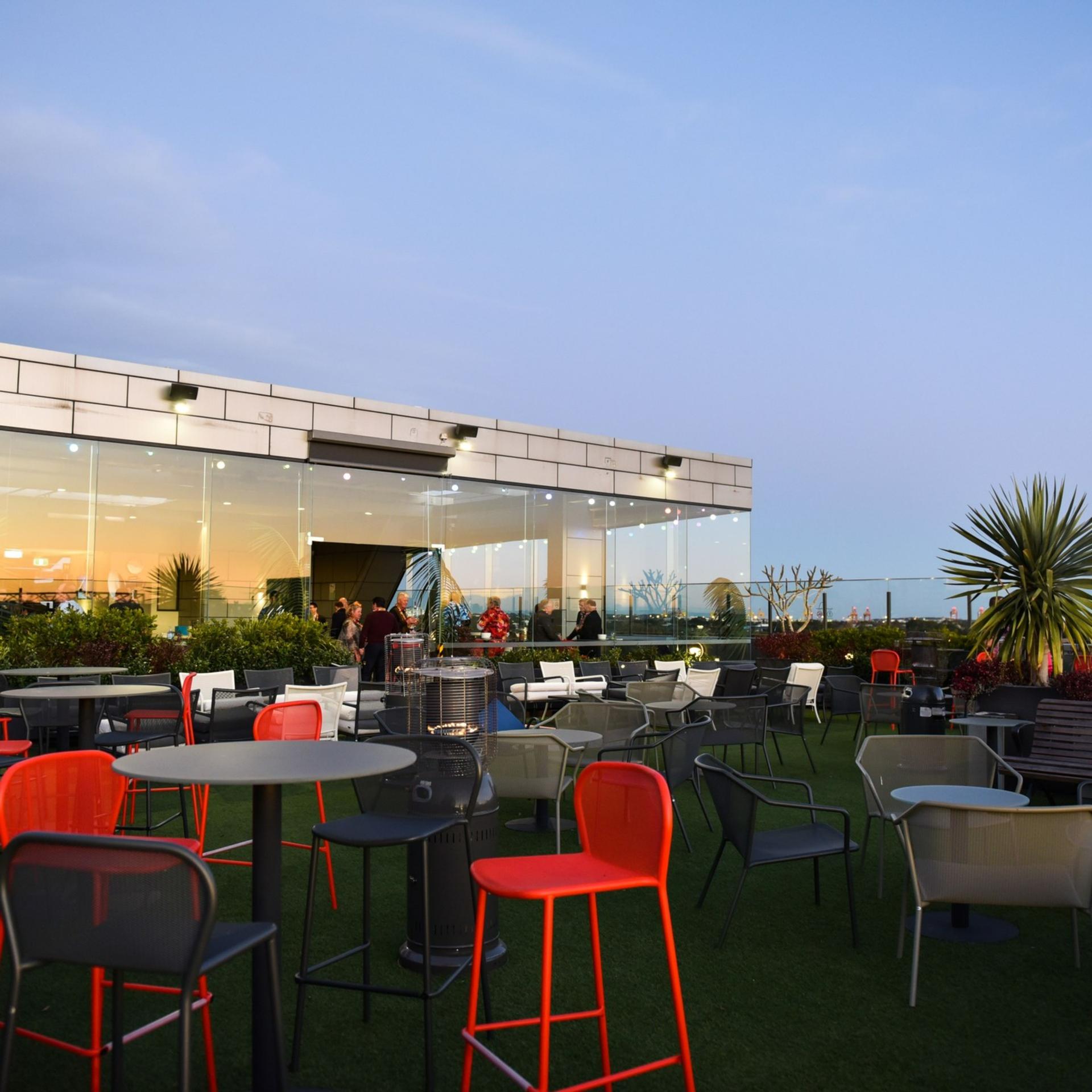 Plane Spotter Garden Bar (Outdoor)