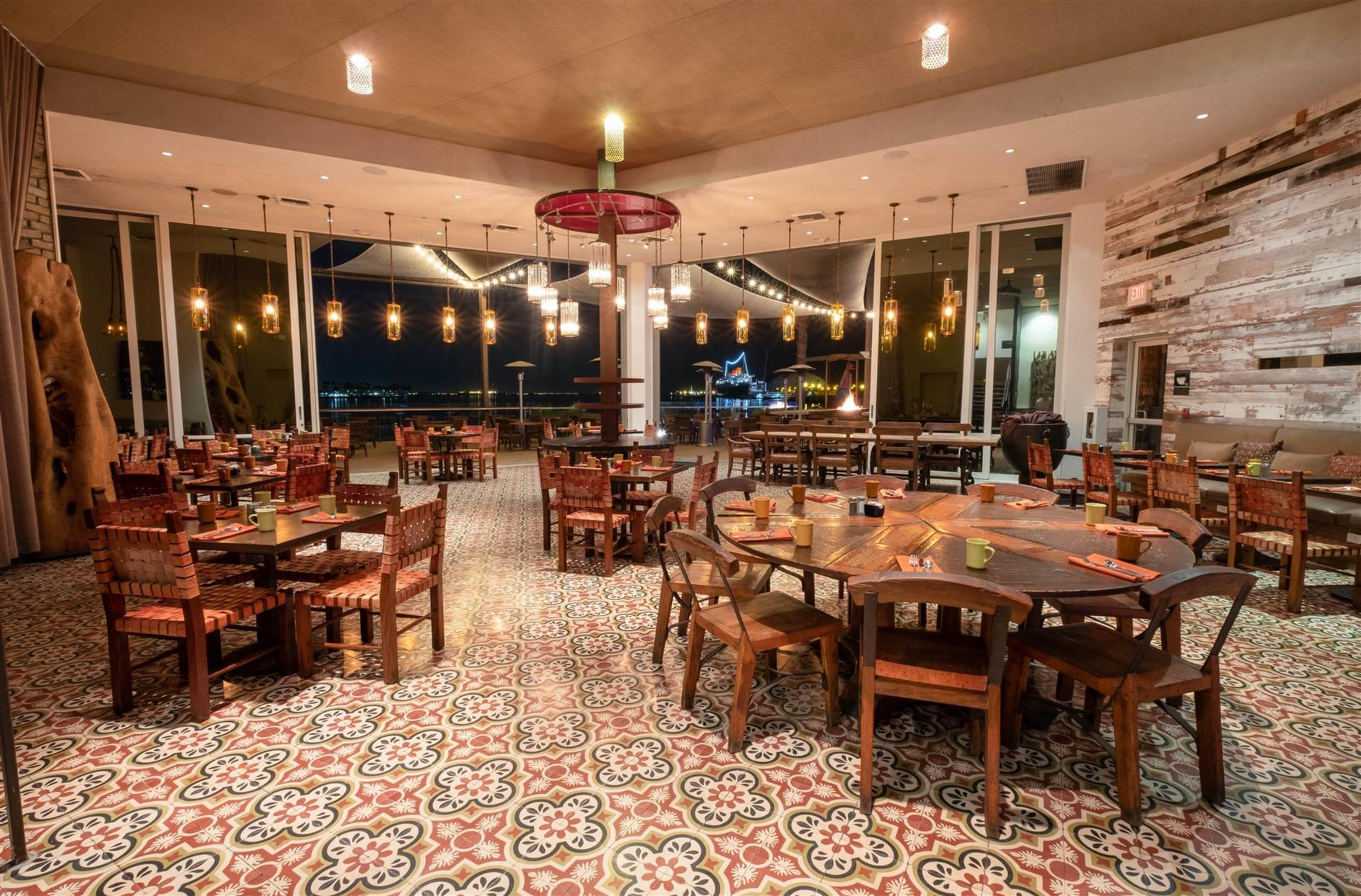 Fuego & Dining Area