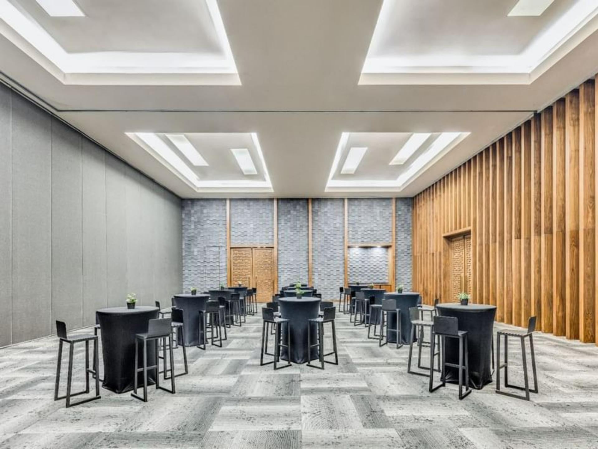Great Aqua Room