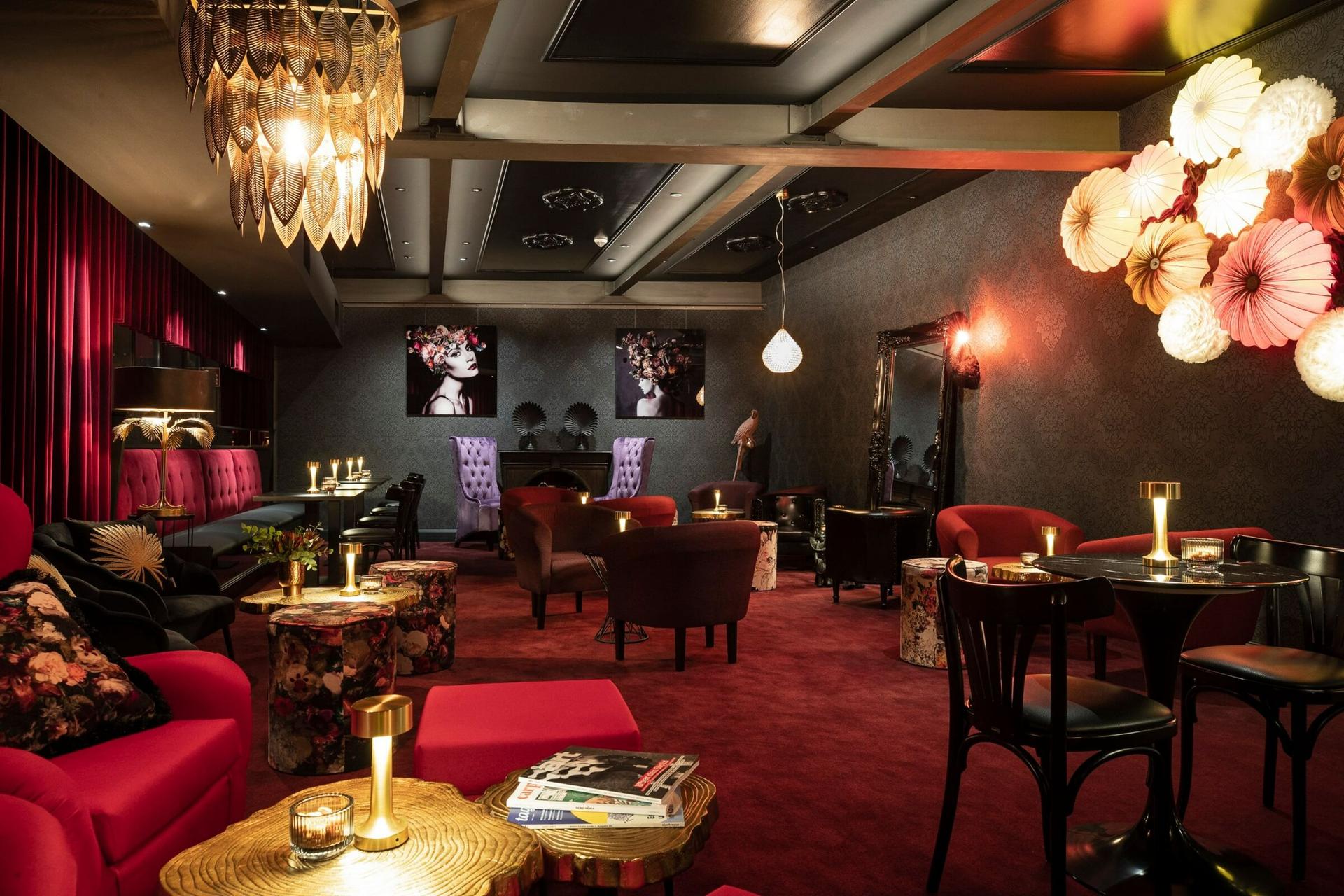 More! Lounge