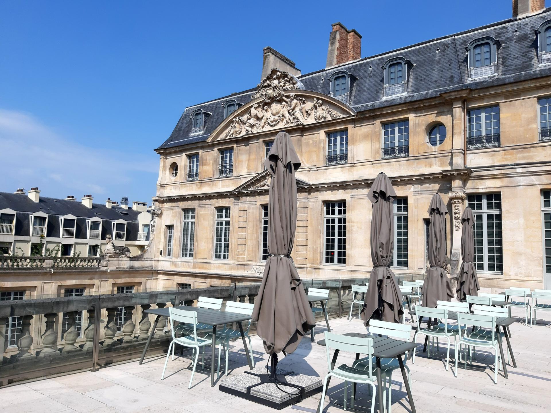The Café and its Terrace 
