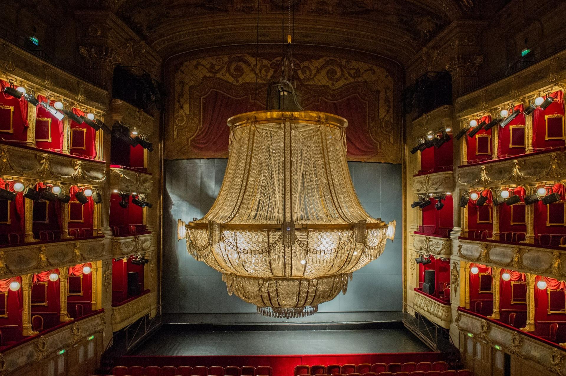 Full Buyout of Theatre Lino Ventura