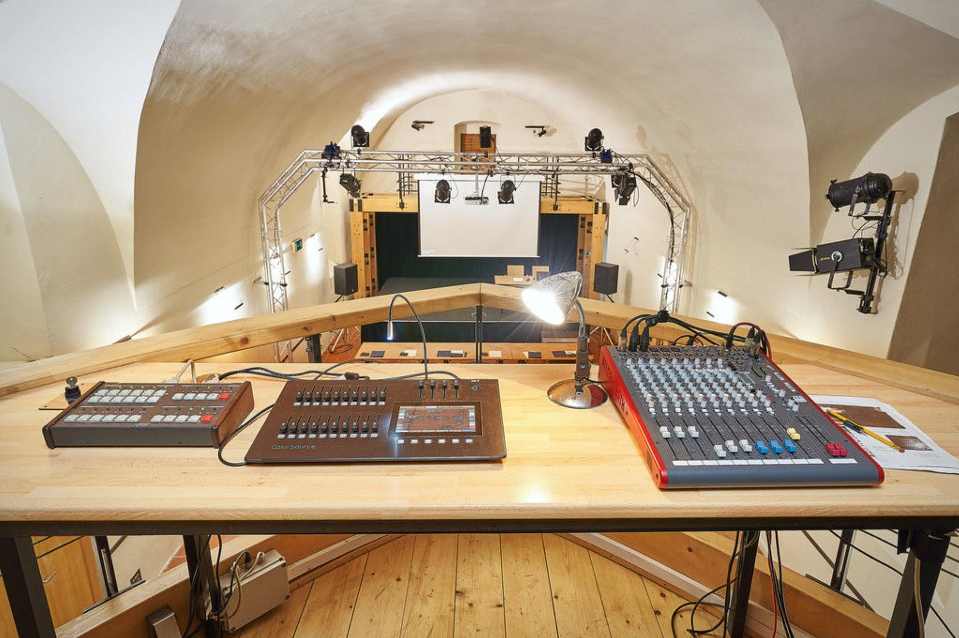 The Old Burgrave’S House - The Chamber Hall