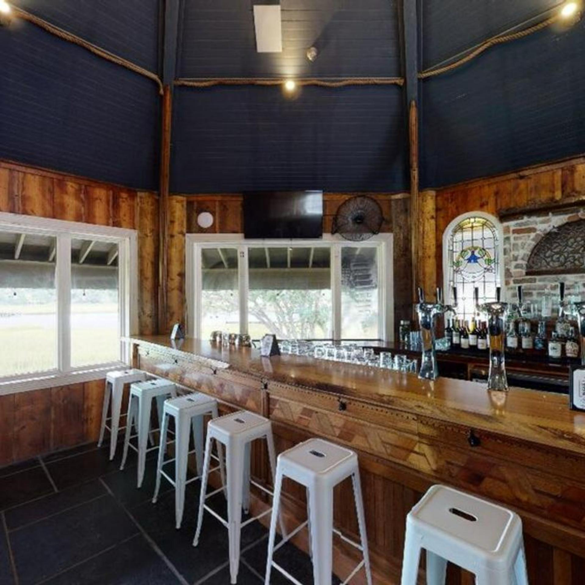 Lounge & Veranda