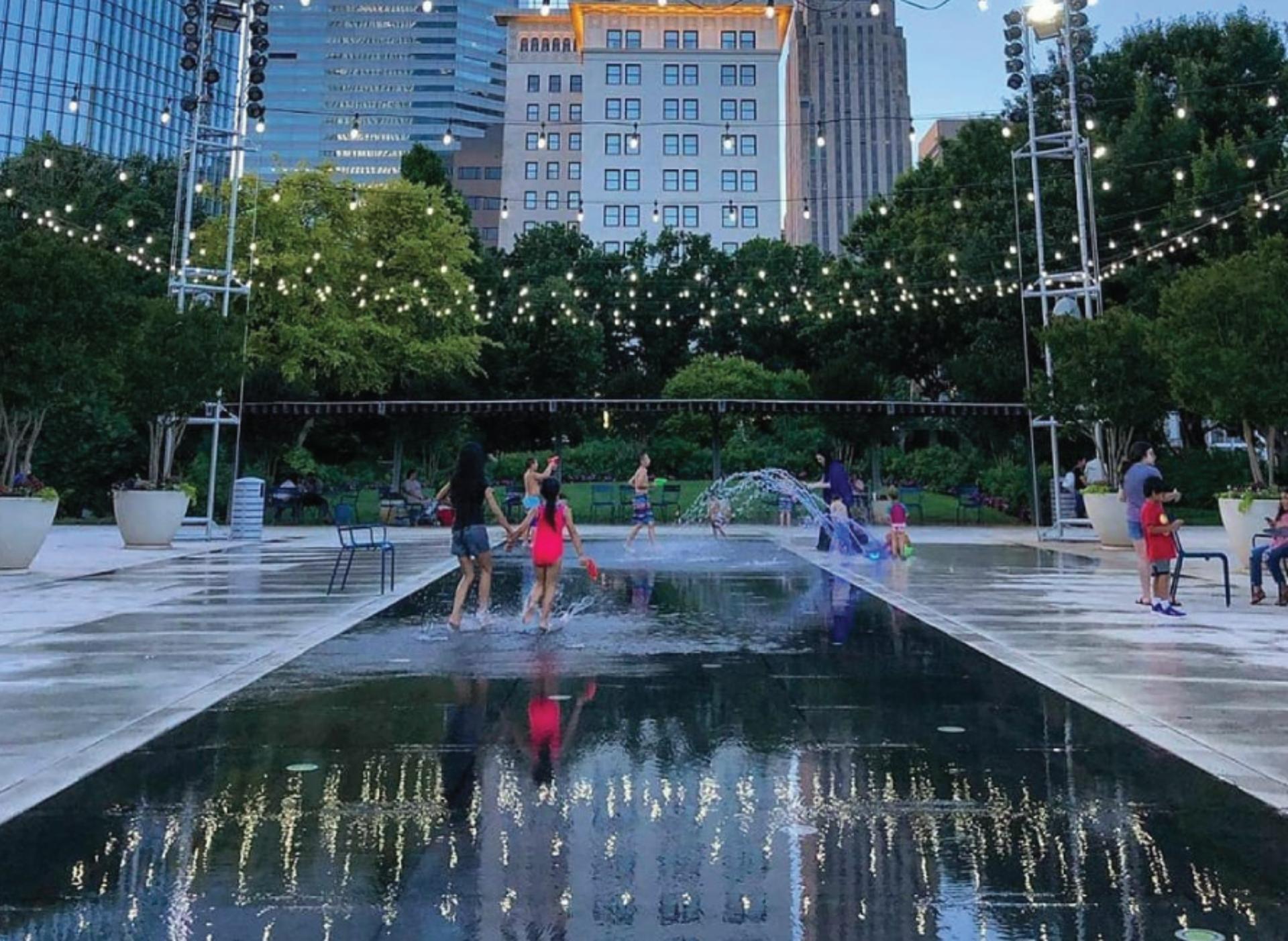 Seasonal Plaza