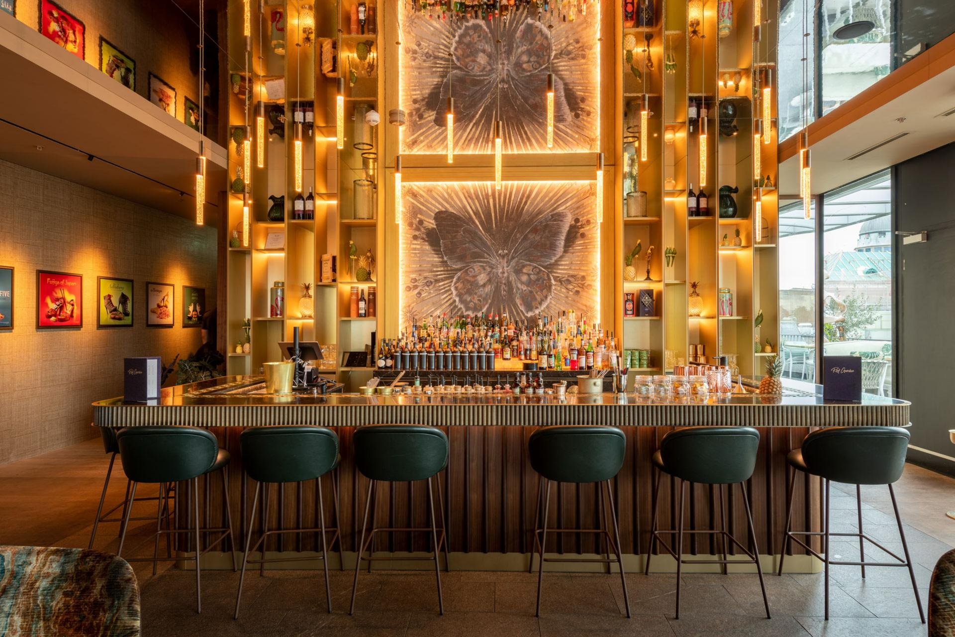 Bars & Lounges