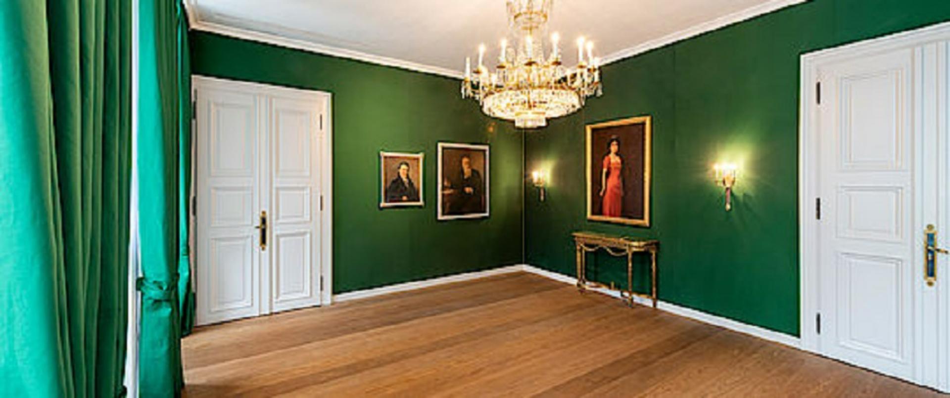 Promenade Parlour