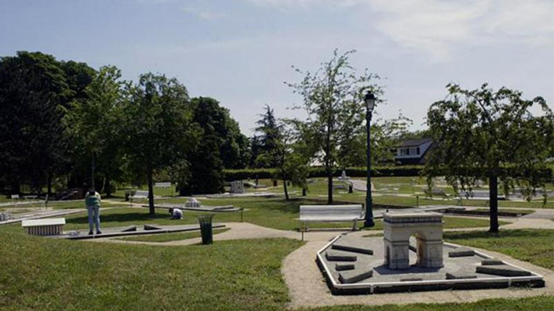 Mini Golf Area