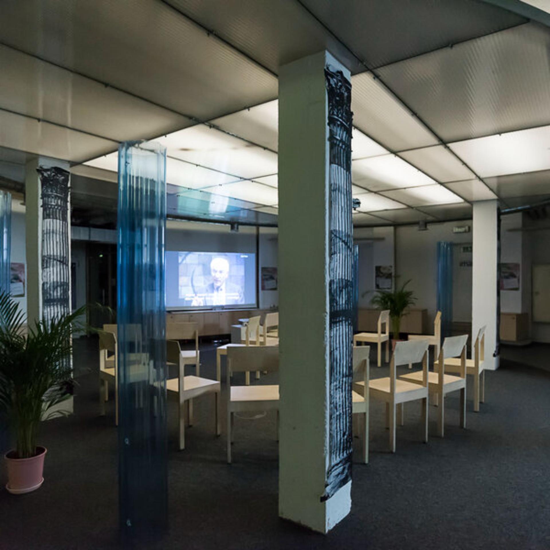 R-Forum On The Upper Floor