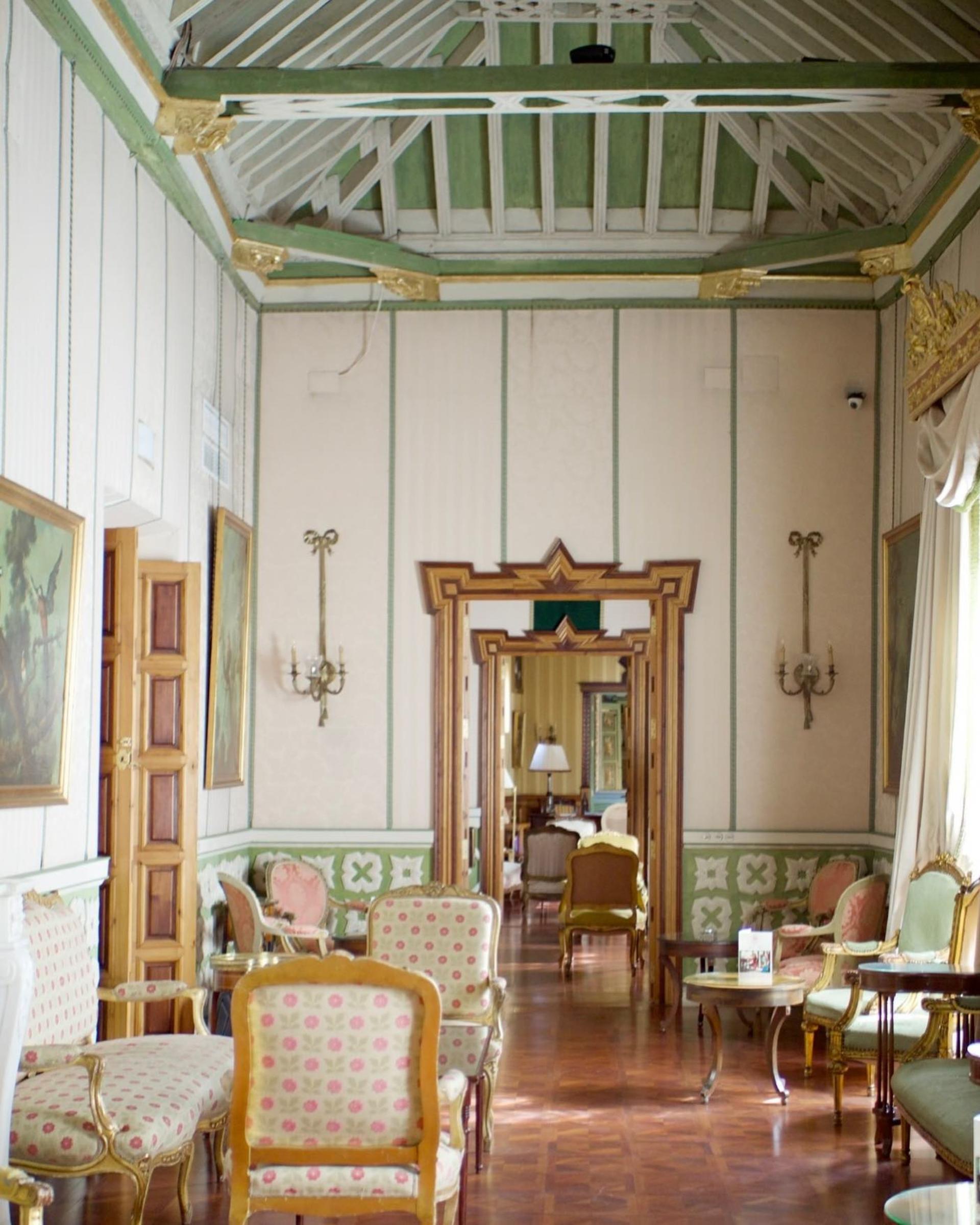 Piano Bar