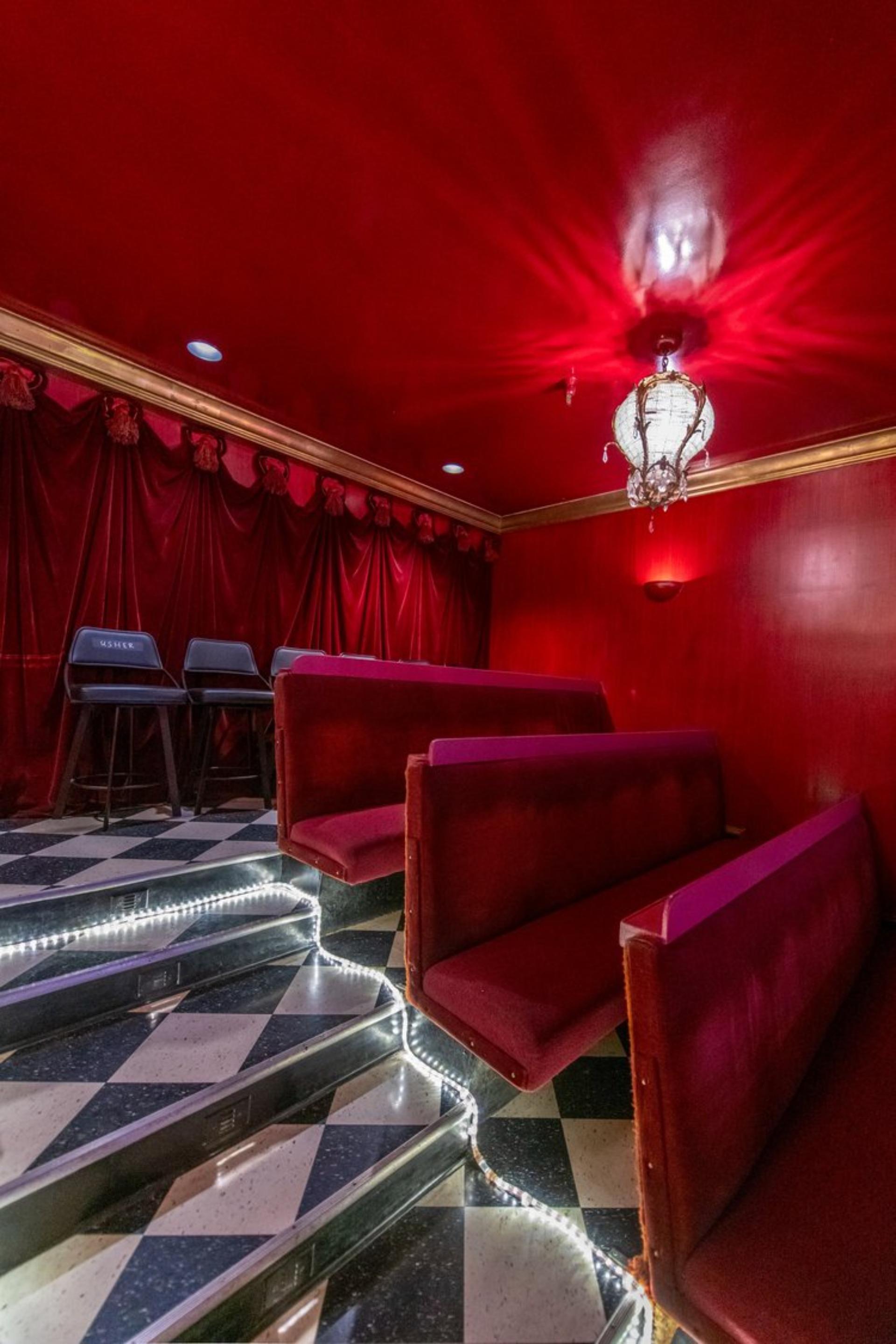 Tiara Suite & Lounge