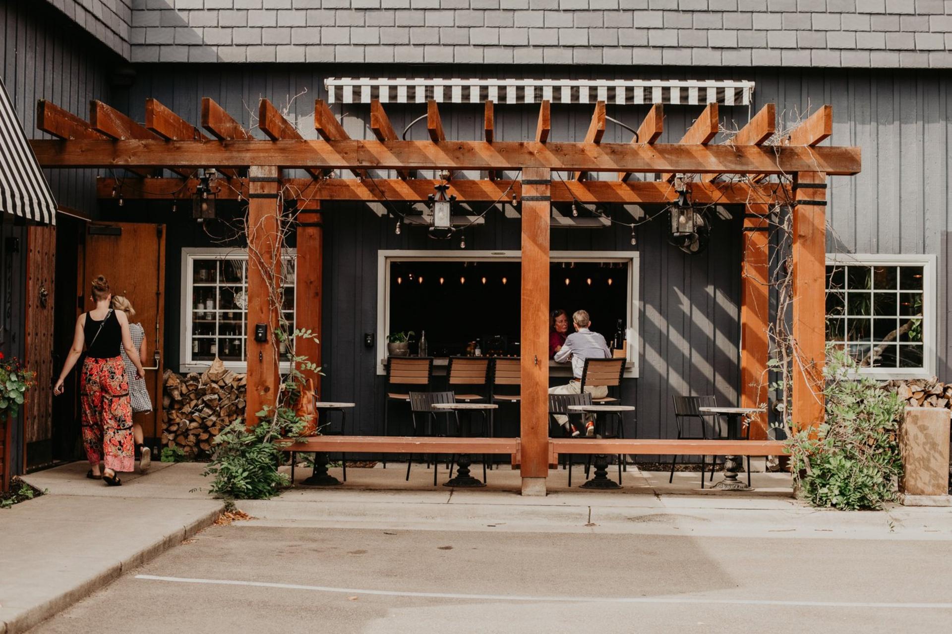 Pergola Bar